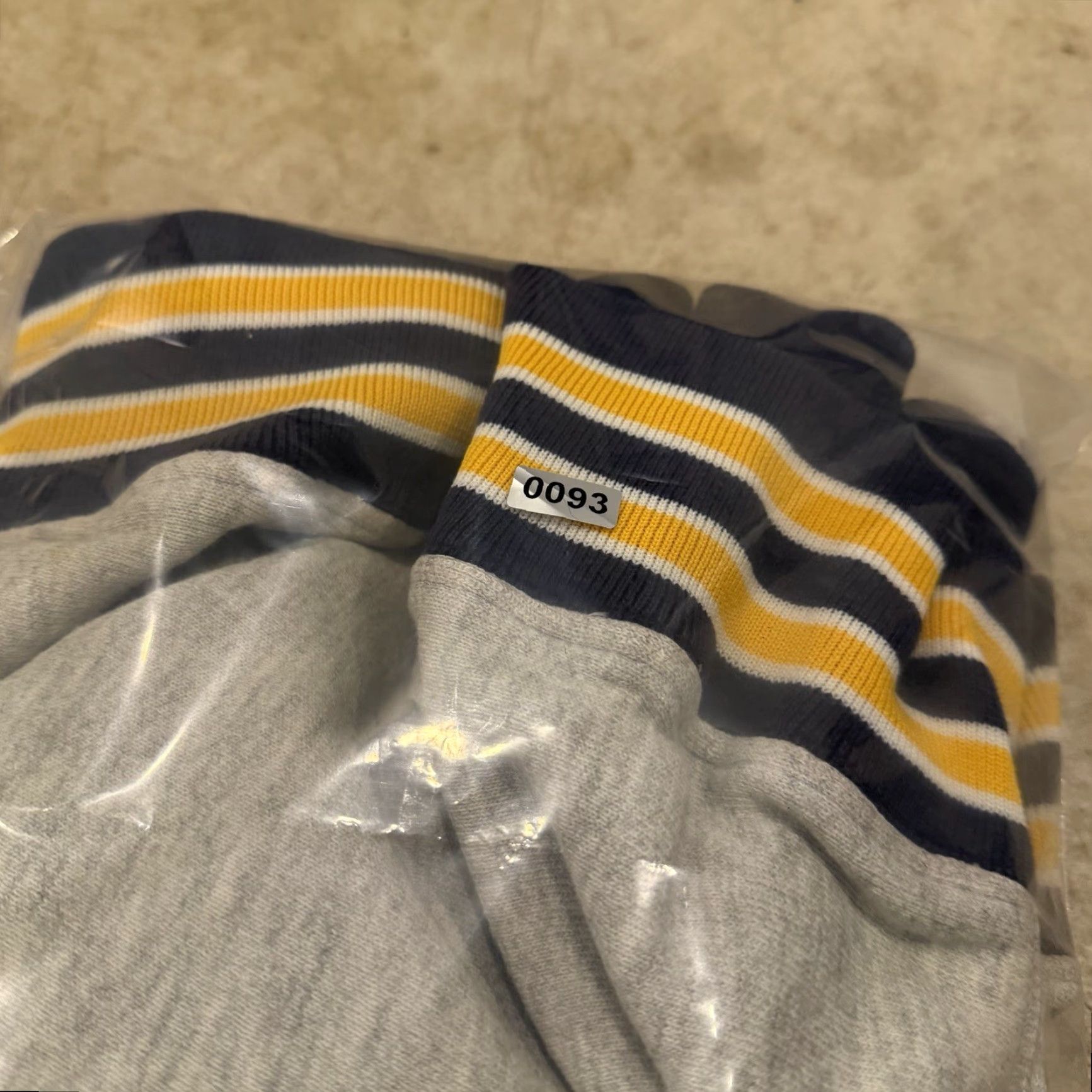 Vintage VINTAGE University Of Michigan Reverse Weave Sweatshirt Crewneck Mens Large Gray 90s Pullover Reversible Sweatshirt Crewneck Mens Large 90s Michigan Size US L / EU 52-54 / 3 - 7 Thumbnail