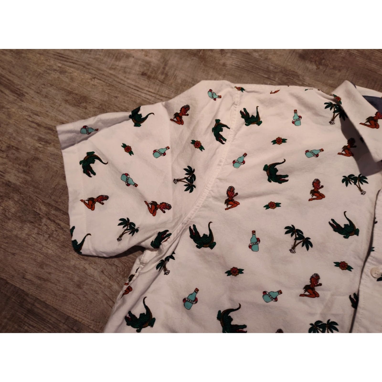 Vans VINTAGE Vans Beach Button-Down Shirt Adult XL White Short Sleeve Men’s Button-Up Shirt Beach 90s style Mens Size US XL / EU 56 / 4 - 5 Thumbnail