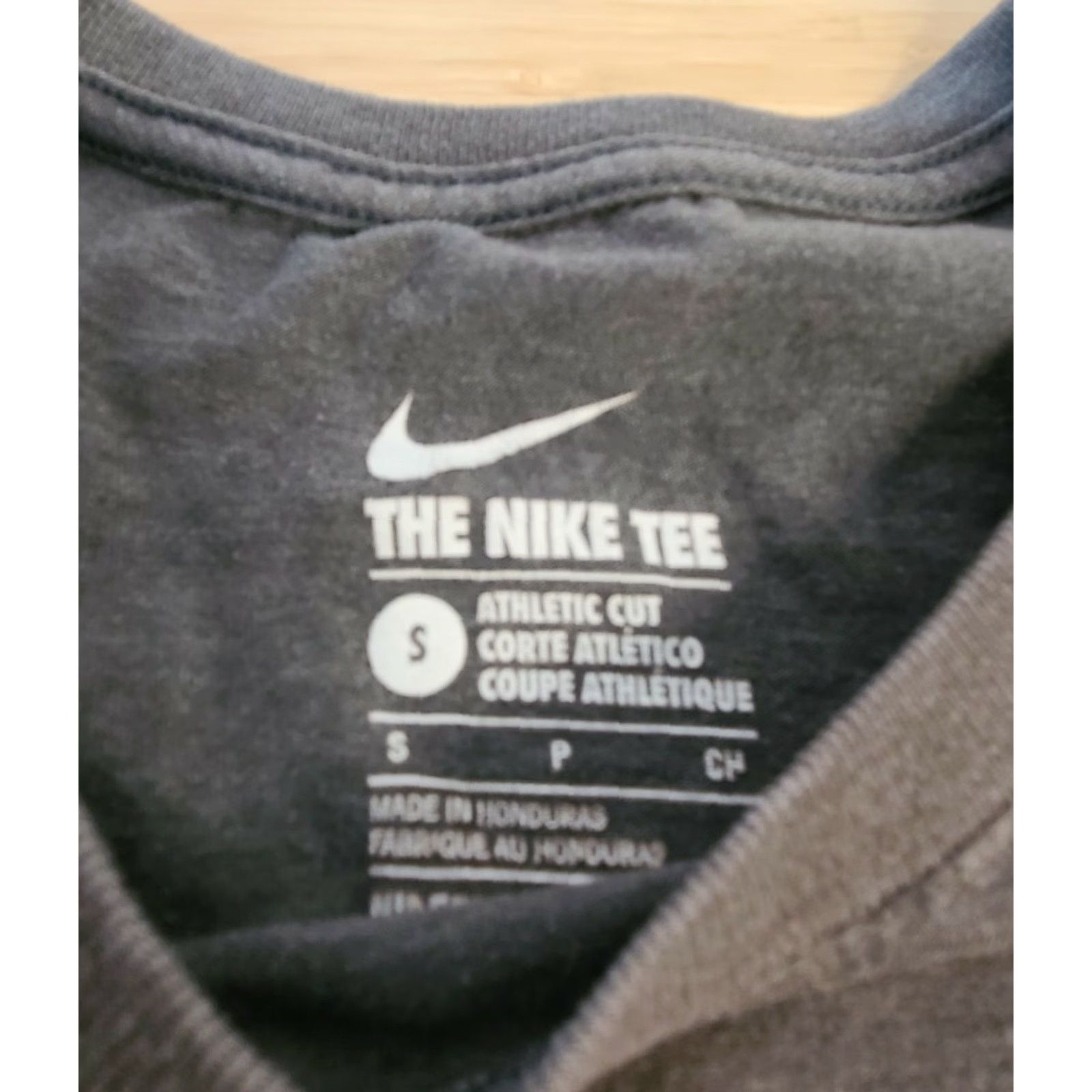 Nike Nike T Shirt Gray with Red Swoosh T Shirt Size S Regular Fit Men's Short Sleeve Crew Neck Graphic Tee Size US S / EU 44-46 / 1 - 3 Thumbnail