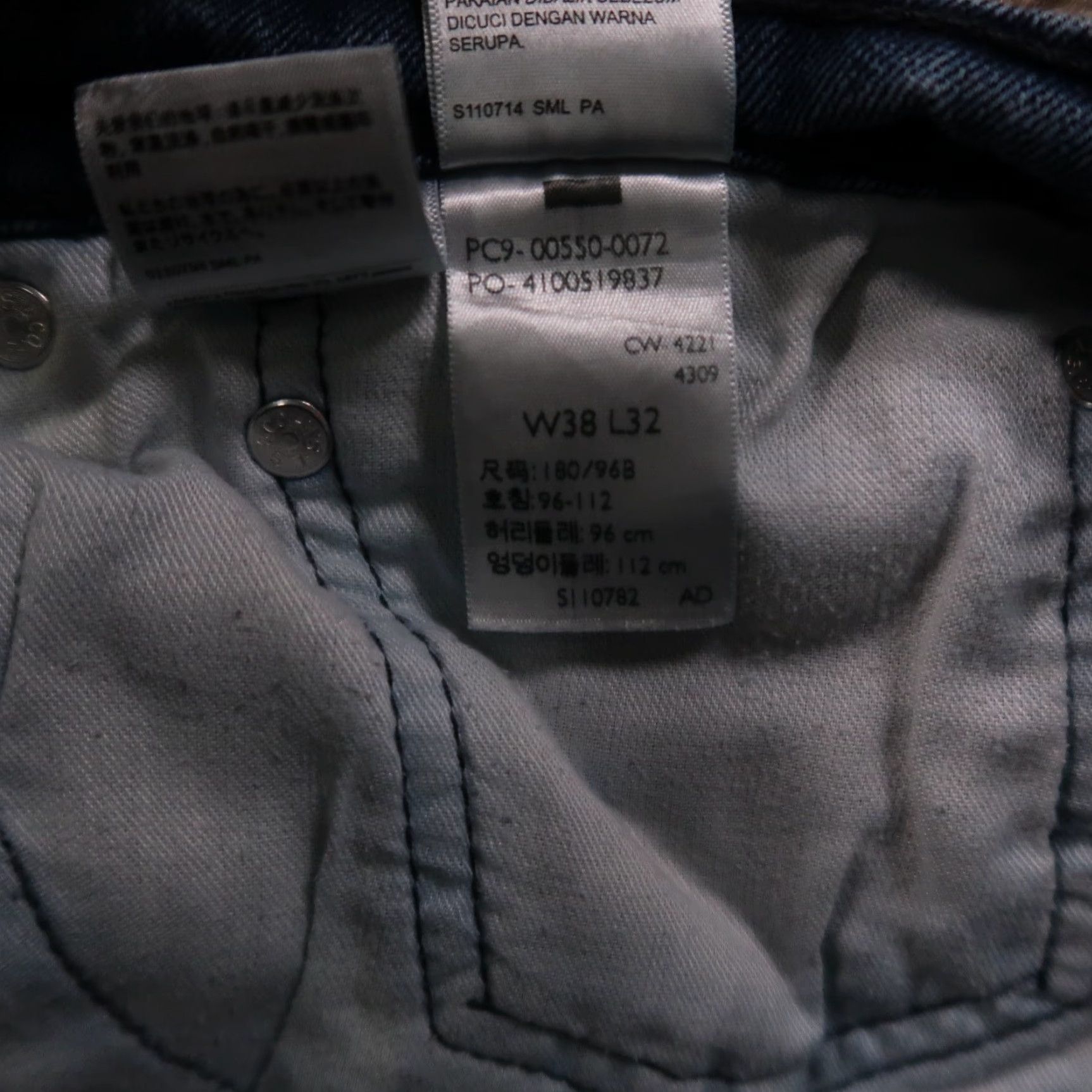 Levi's VINTAGE Levi's 550 Jeans Men 38x32 Relaxed Straight Blue Denim 5-Pocket Zipper Button Logo Jeans Men Size US 38 / EU 54 - 6 Thumbnail