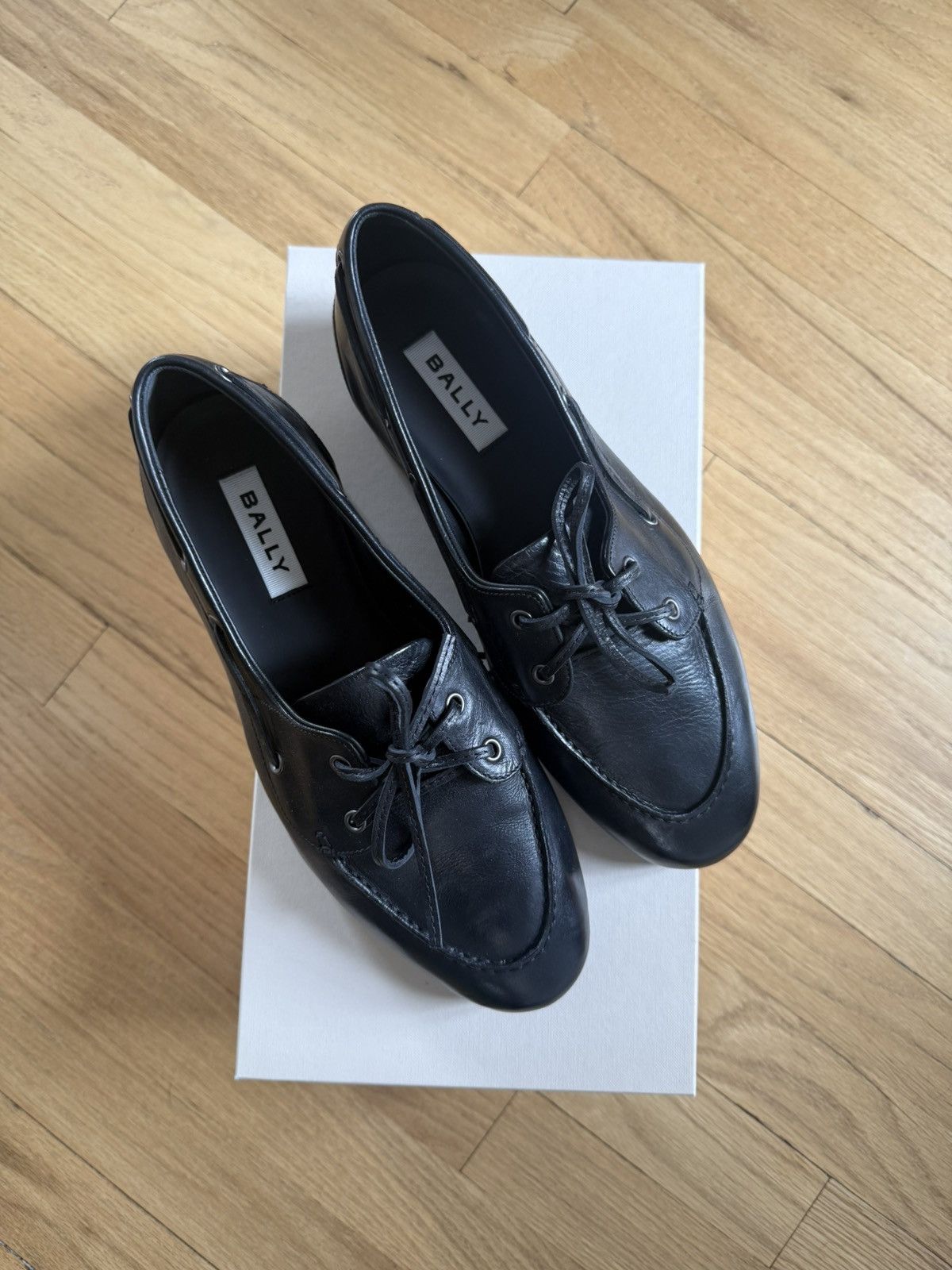 Bally Bally Plume Moccasin Loafer Boat Shoe in Black Leather Size US 7 / EU 40 - 1 Thumbnail