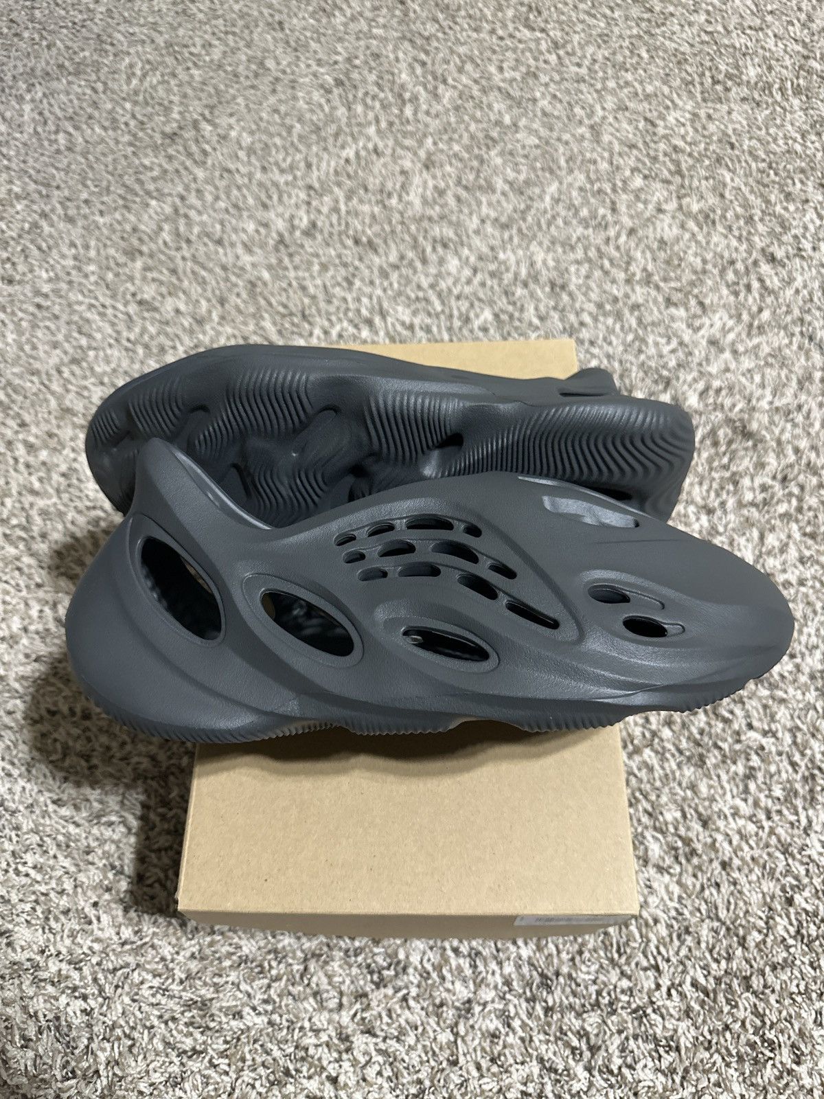 Yeezy Adidas Yeezy Foam RNR Carbon Size US 12 / EU 45 - 2 Thumbnail