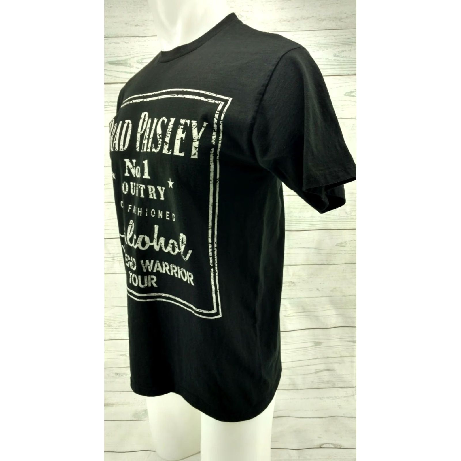 Tultex Brad Paisley Shirt Adult Medium Black 2018 Weekend Warrior World Tour Mens Shirt Size US M / EU 48-50 / 2 - 3 Thumbnail