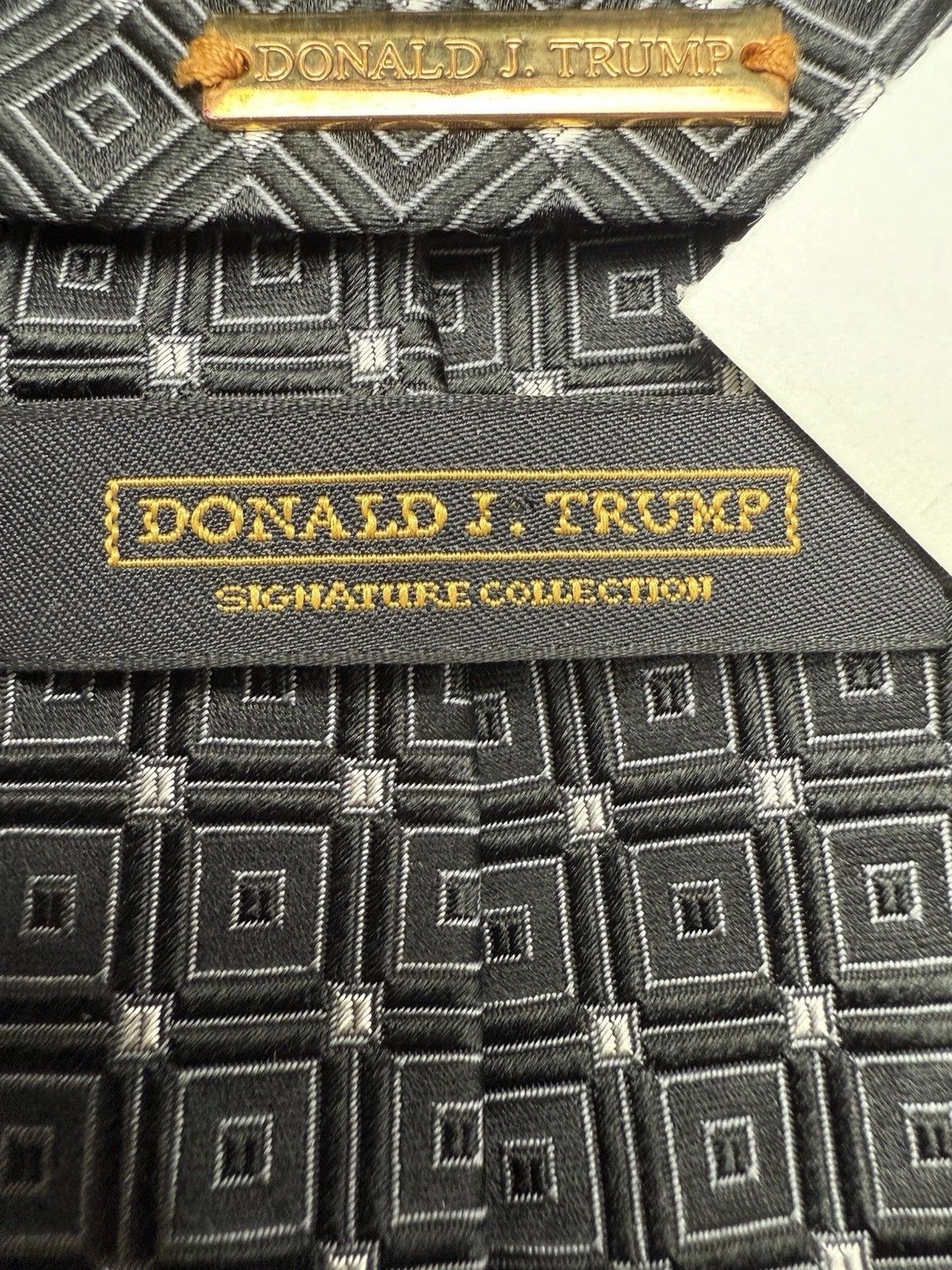 Donald Trump You are buying DONALD J. TRUMP 100% SILK Black Size ONE SIZE - 4 Thumbnail