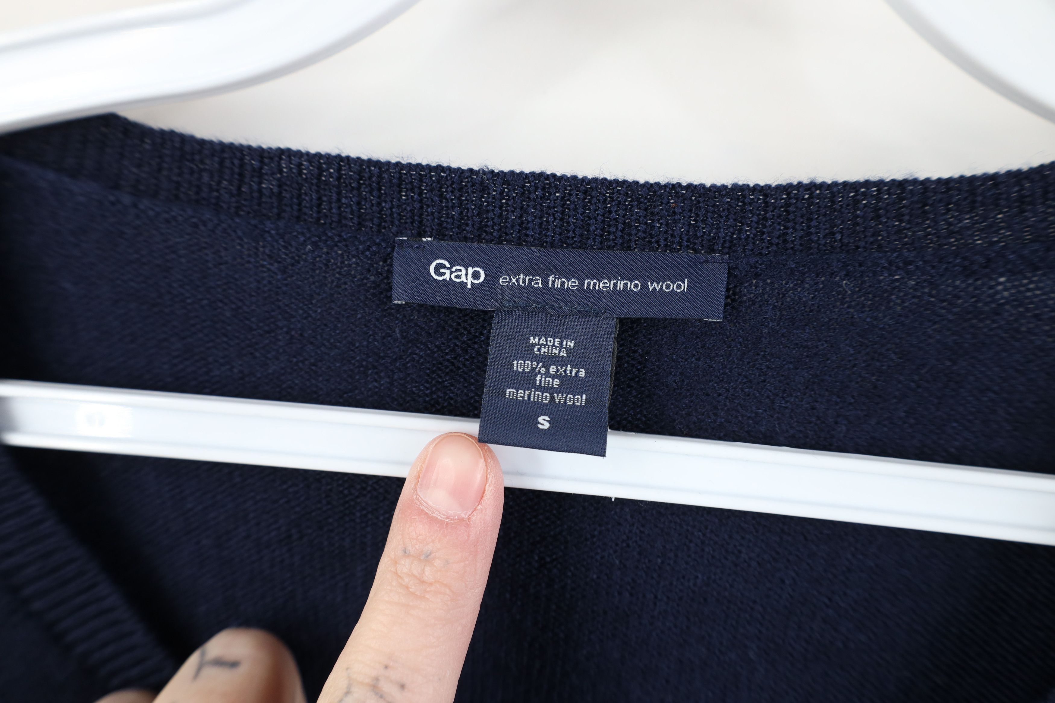 Gap Vintage Y2K Gap Fine Merino Knit V-Neck Sweater Navy Blue Size US S / EU 44-46 / 1 - 4 Thumbnail