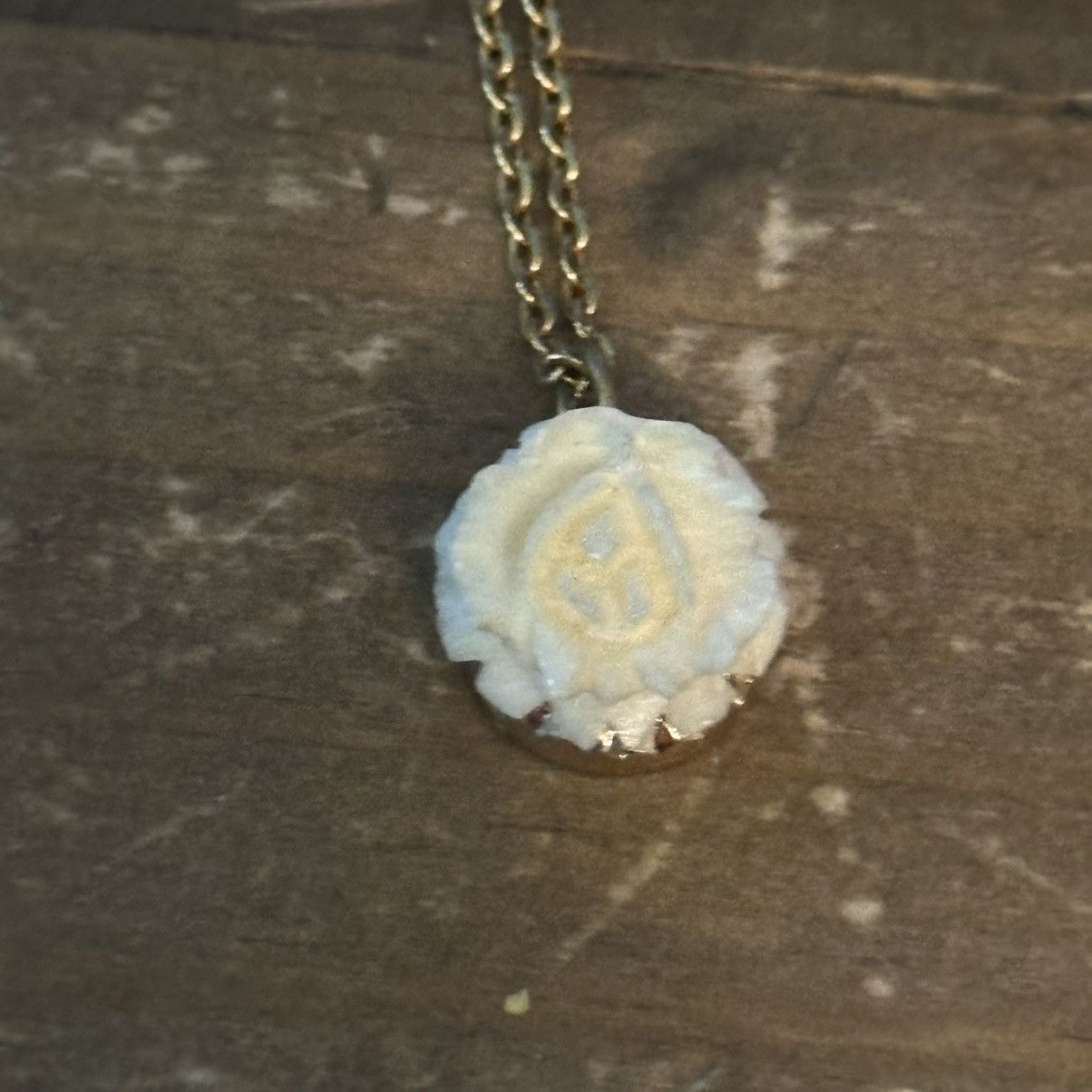 Vintage Vintage gold tone porcelain rose pendant necklace Size ONE SIZE - 3 Thumbnail