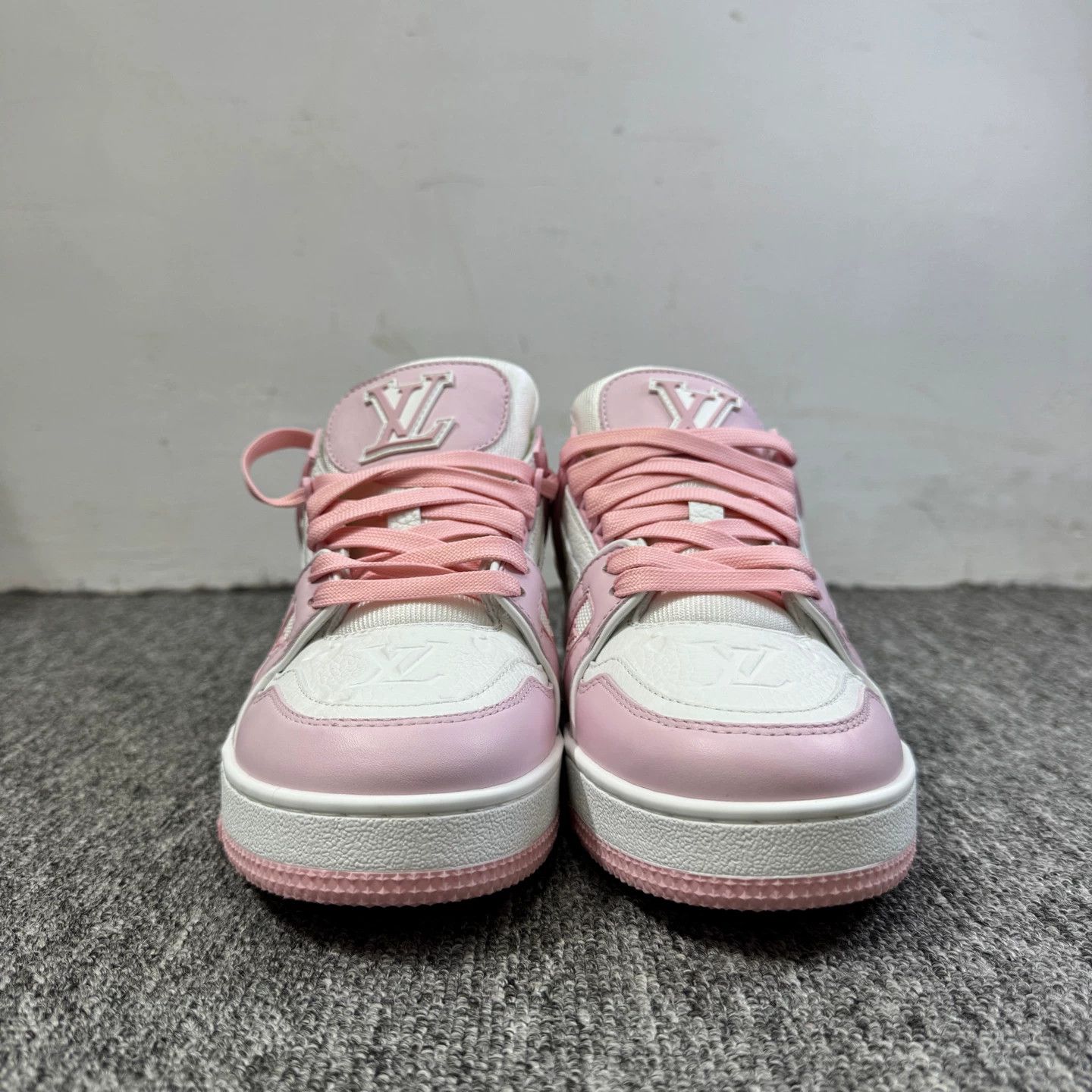 Louis Vuitton Louis Vuitton embossed pink trainer Size 37.5 new Size US 7 / IT 37 - 2 Thumbnail