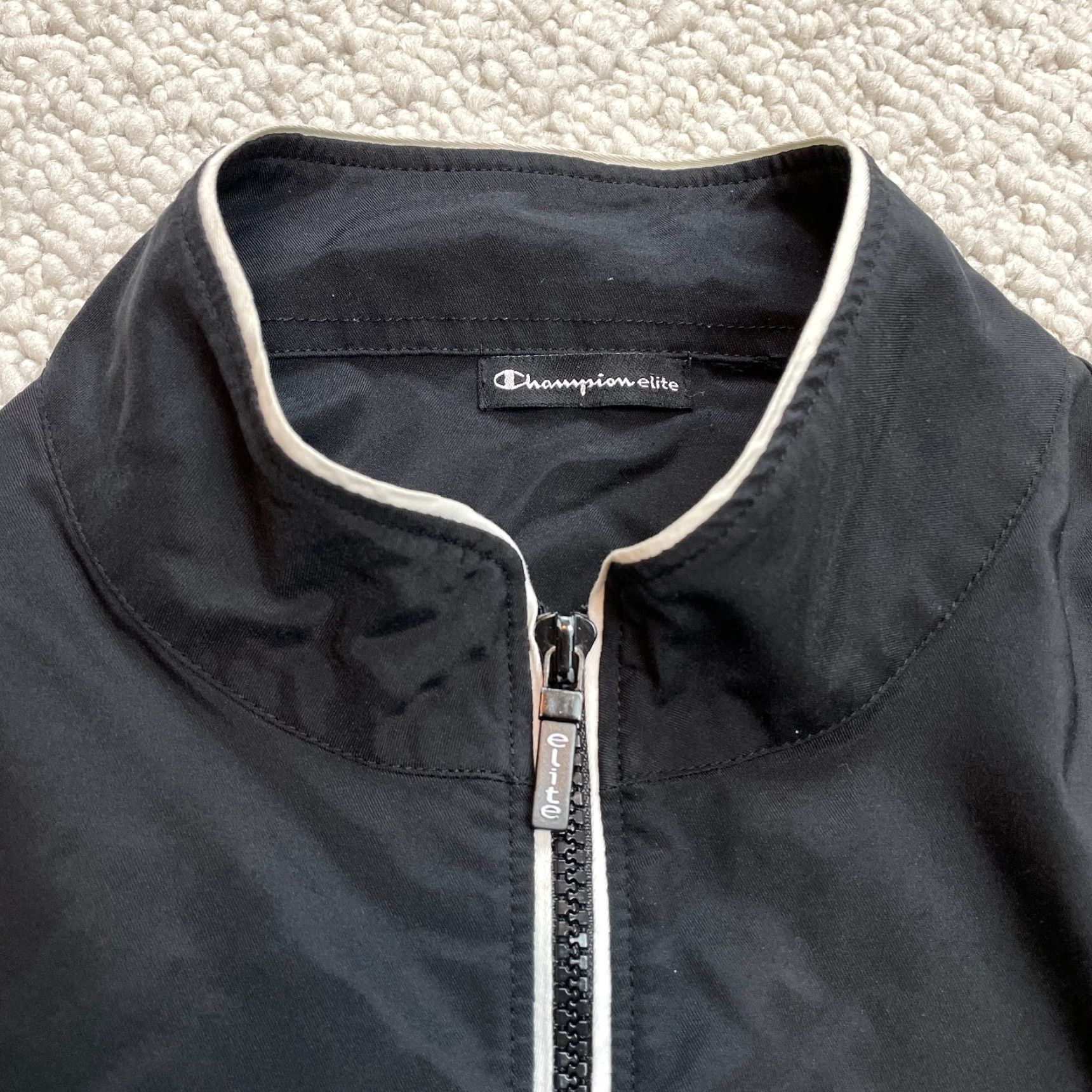 Champion Champion Windbreaker Jacket Womens Medium Black Full Zip Pockets Zip Cuffs Size M / US 6-8 / IT 42-44 - 7 Thumbnail