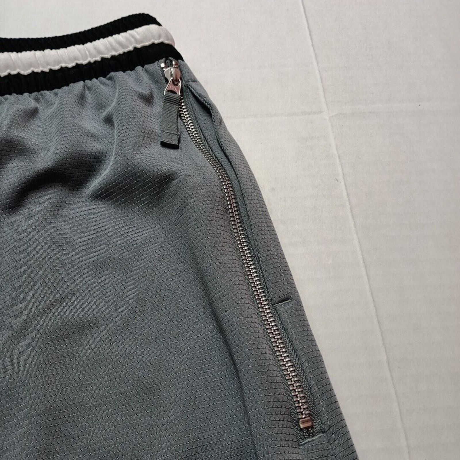 Nike Nike Dri-FIT DNA Men's 9" Basketball Shorts Grey Men's S NWT Size US 28 / EU 44 - 8 Thumbnail