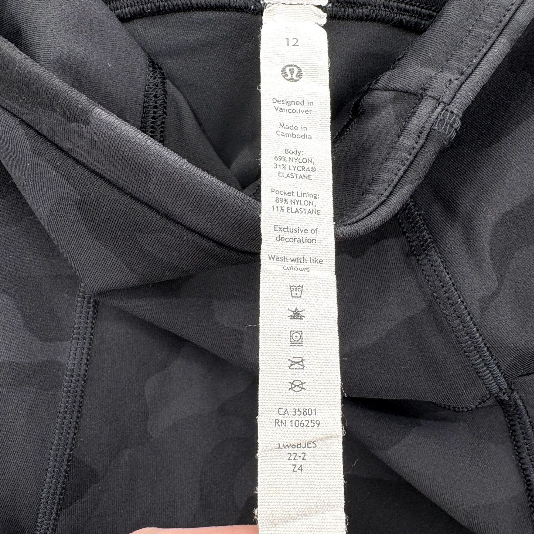 Lululemon Lululemon Align Capri Pants Womens 12 Black Camo Leggings Pockets Reflective Capris Yoga Running Shoes? Size 34" / US 12 / IT 48 - 4 Thumbnail
