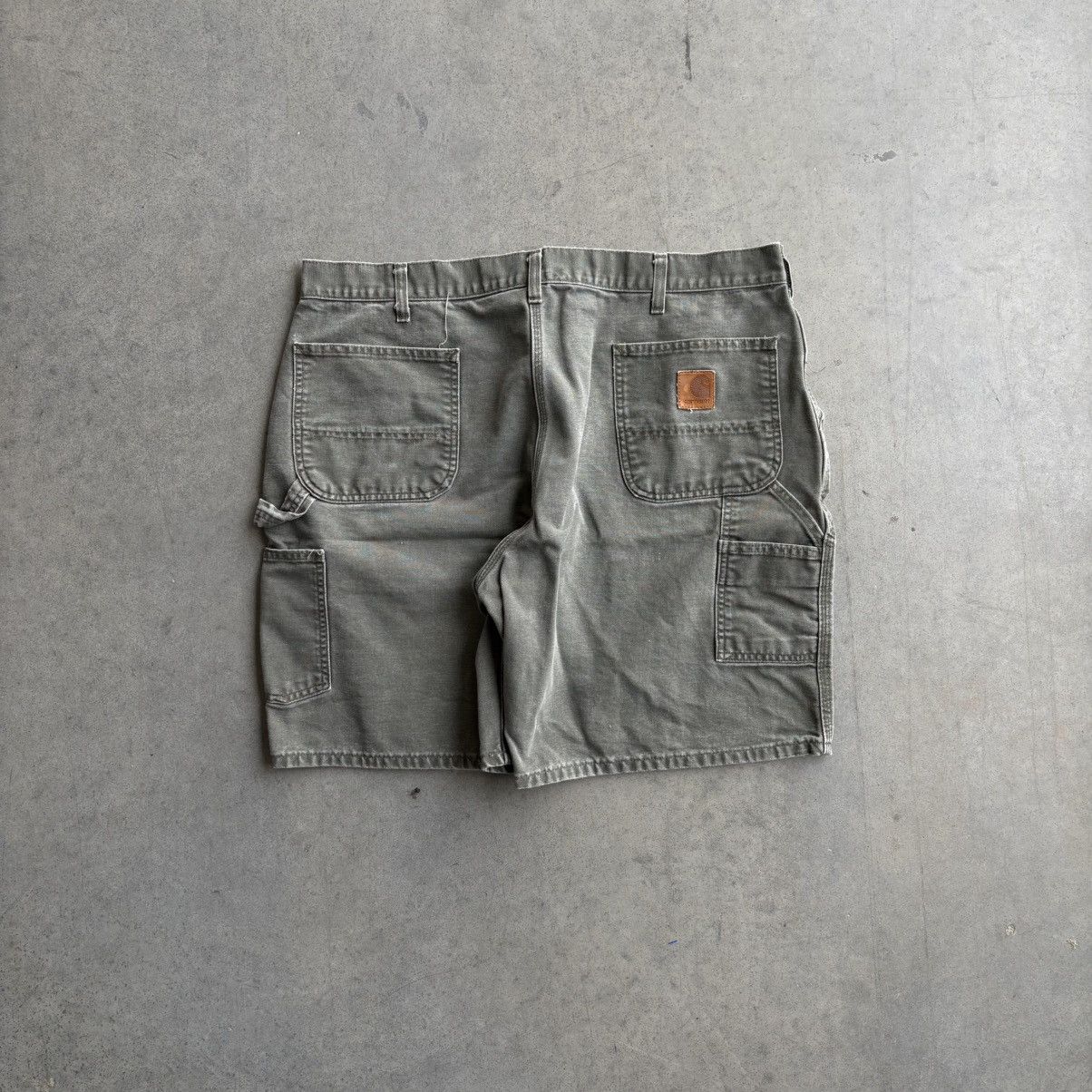 Carhartt × Vintage Vintage Olive Green Carhartt Carpenter Shorts 41 Waist Size US 41 - 1 Thumbnail