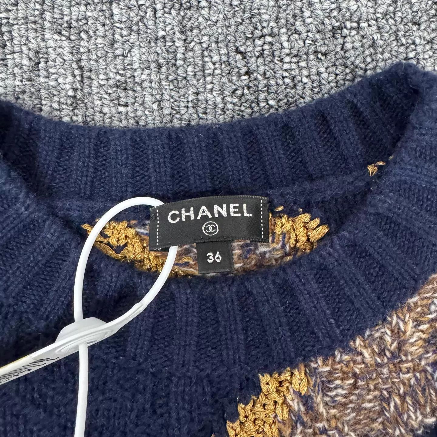 Chanel Chanel color blocked double C navy cashmere sweater 36 Size XS / US 0-2 / IT 36-38 - 6 Thumbnail