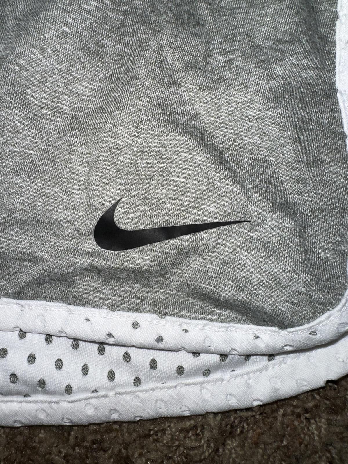 Nike Nike Women’s Gym White/Grey Reversible Training Shorts Size 26" / US 2 / IT 38 - 2 Thumbnail