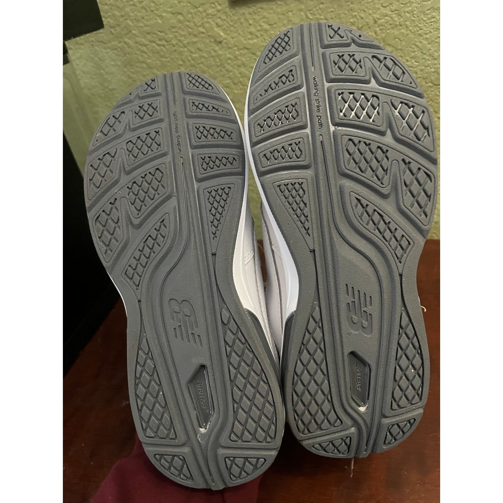 New Balance New Balance 813 White Velcro Shoes Men 7.5 Wide NWOT Size US 7.5 / EU 40-41 - 5 Thumbnail