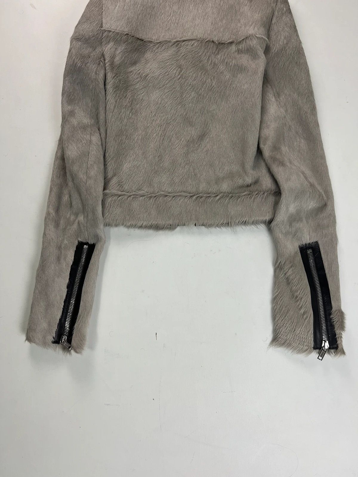 Rick Owens RICK OWENS AW22 HORNED SHOULDERS KLAUS JACKET GREY PONYHAIR Size US S / EU 44-46 / 1 - 3 Thumbnail