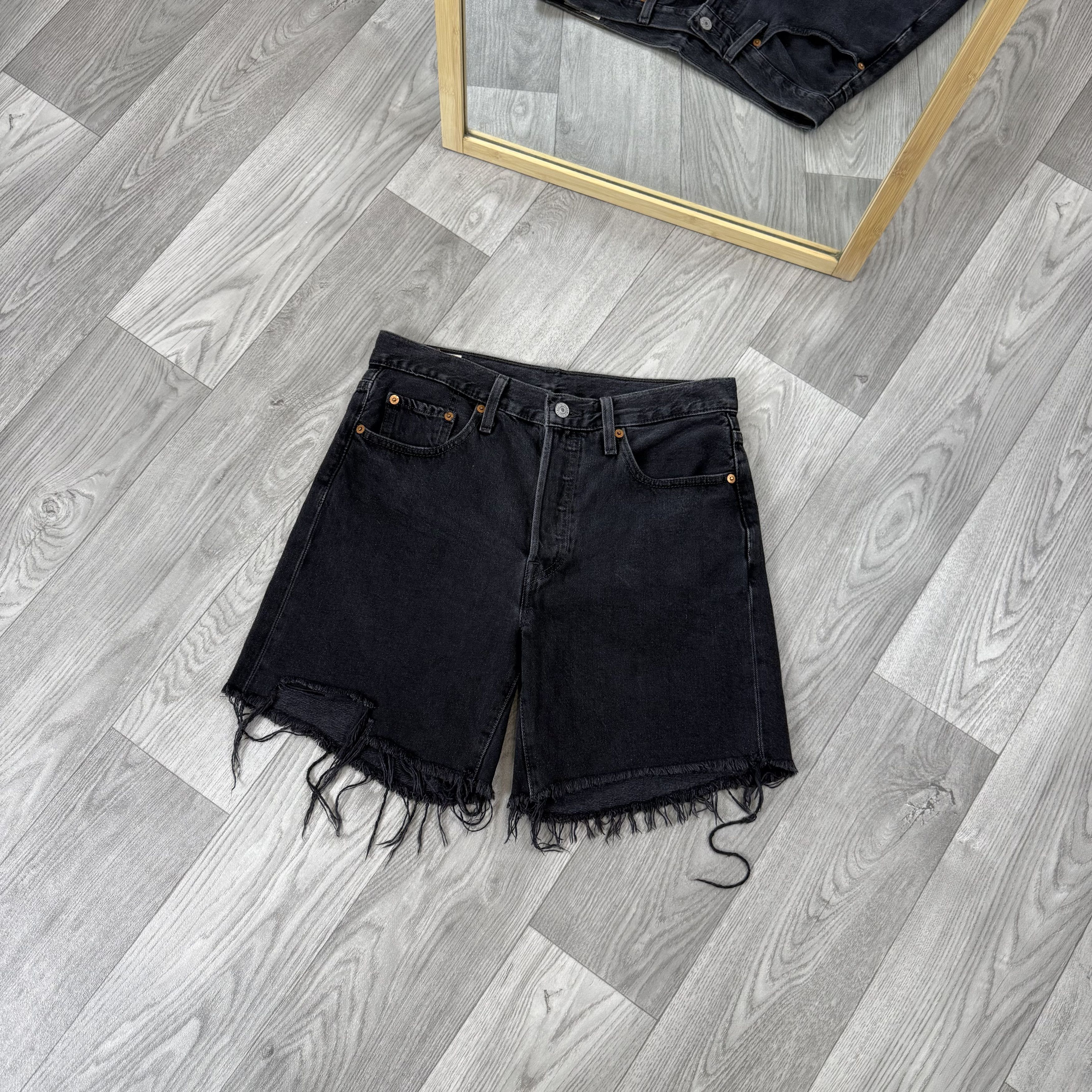 Levi's Levi's 501 Women's High Rise Grey Denim Mini Shorts Size 27" / US 4 / IT 40 - 2 Thumbnail