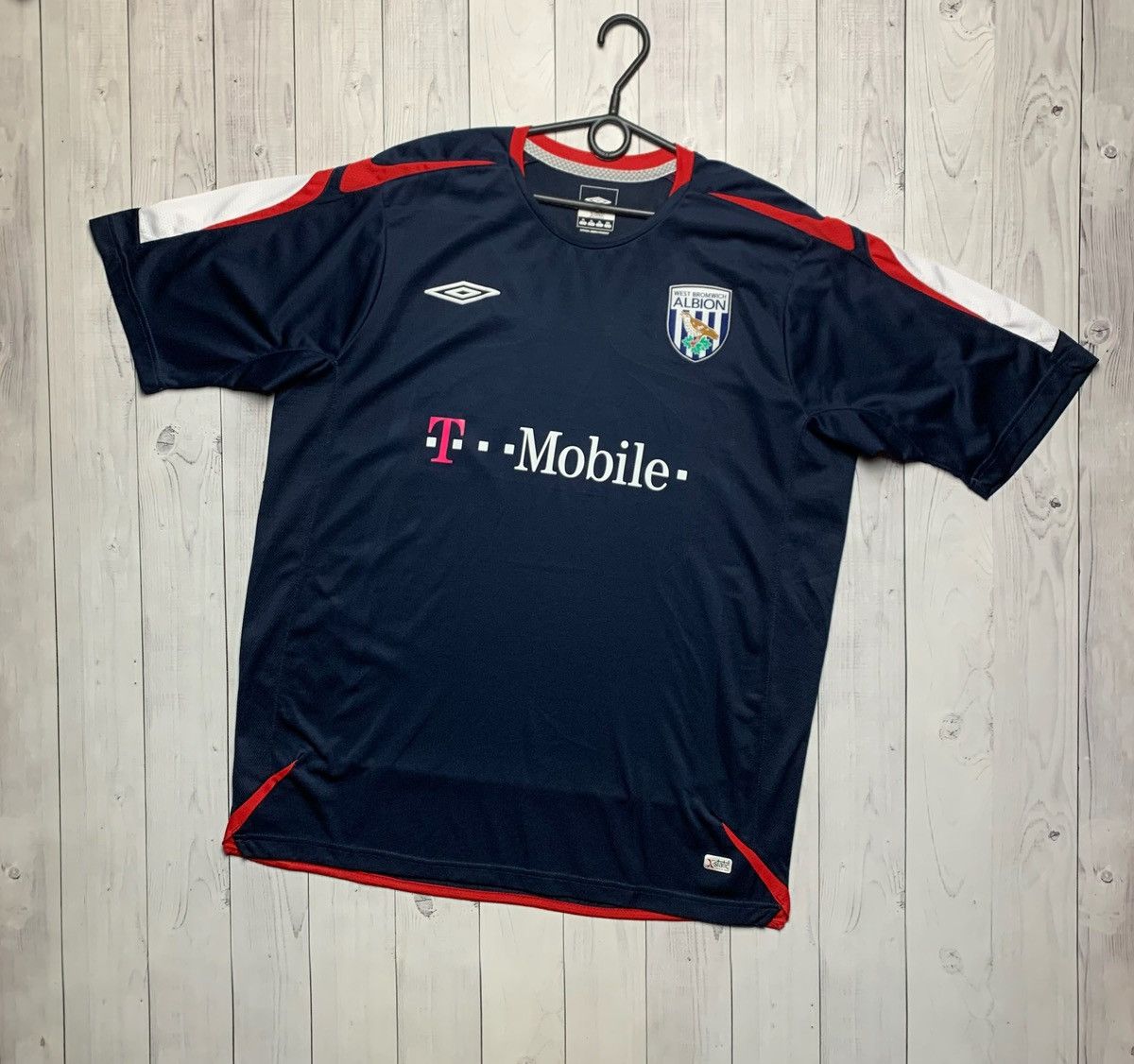 Umbro × Vintage Vintage Umbro West Bromwich soccer jersey size XL navy Size US XL / EU 56 / 4 - 1 Thumbnail