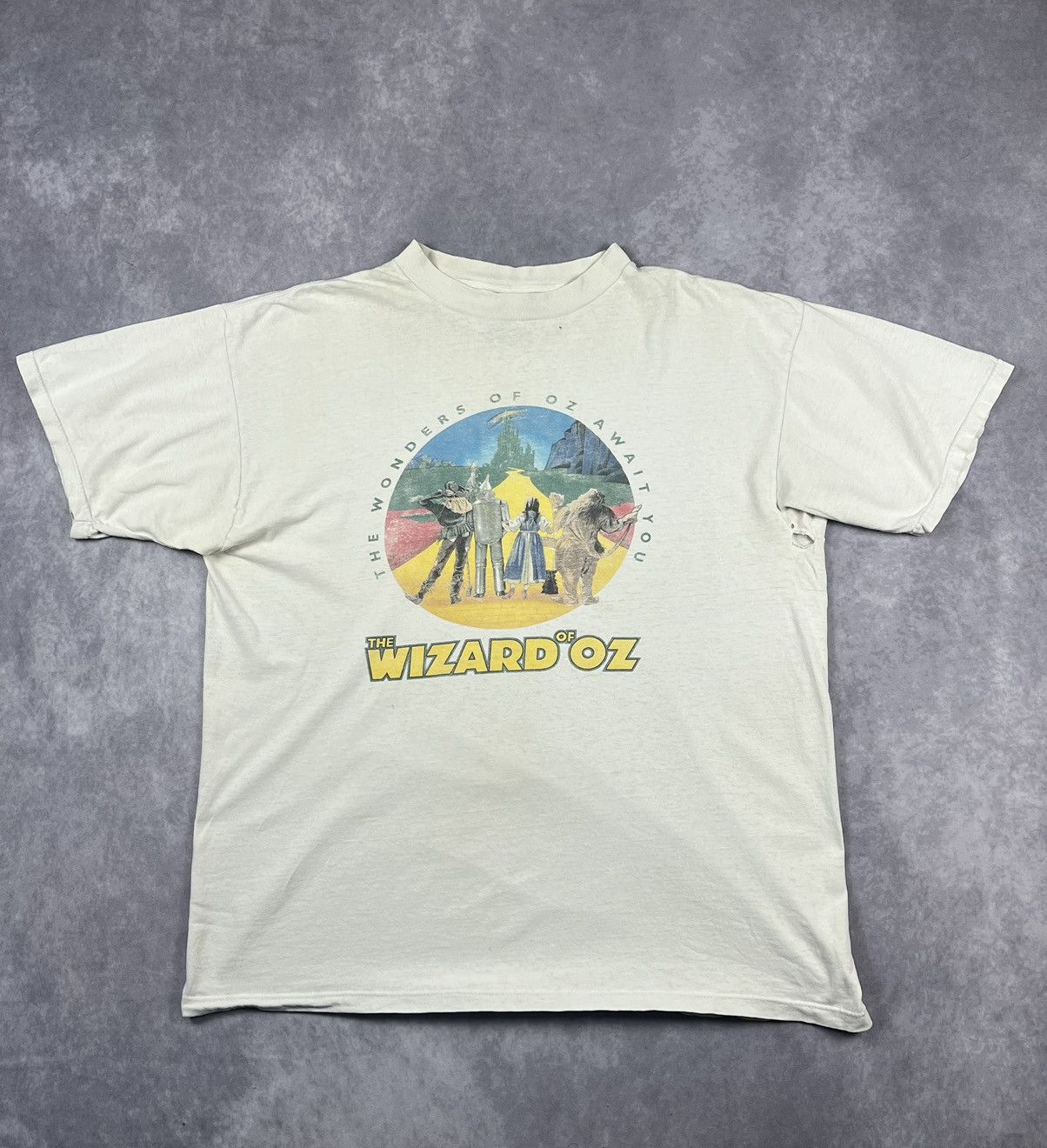 Vintage Vintage 90s The Wizard Of Oz Distressed T-Shirt XL Size Size US XL / EU 56 / 4 - 1 Thumbnail