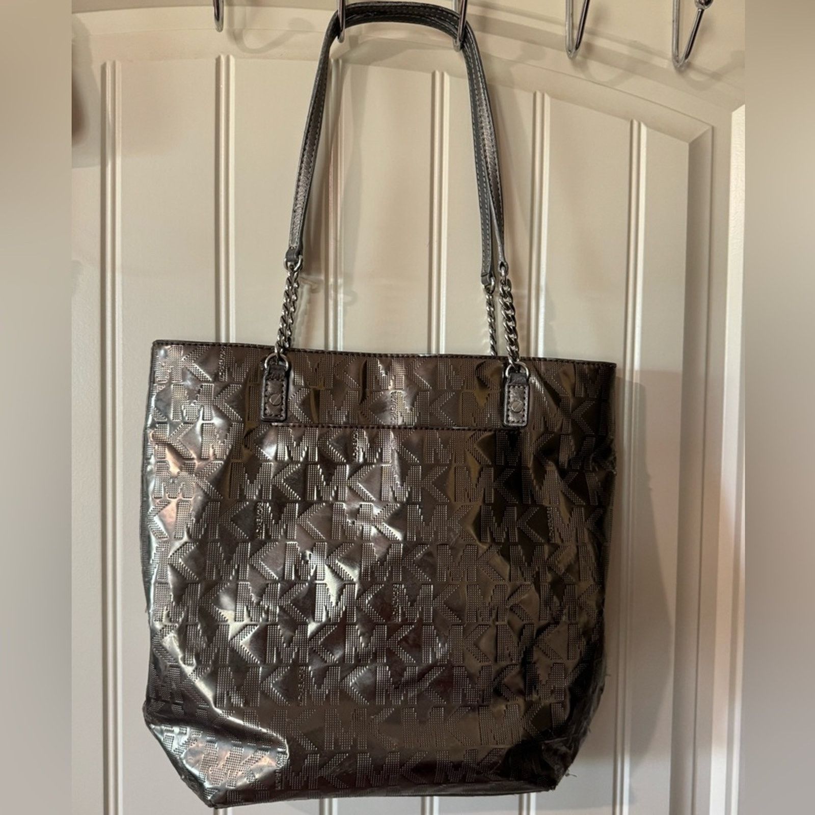 Michael Kors MICHAEL KORS 🩶 Monogrammed Metallic Tote with Silver Chains Size ONE SIZE - 16 Thumbnail