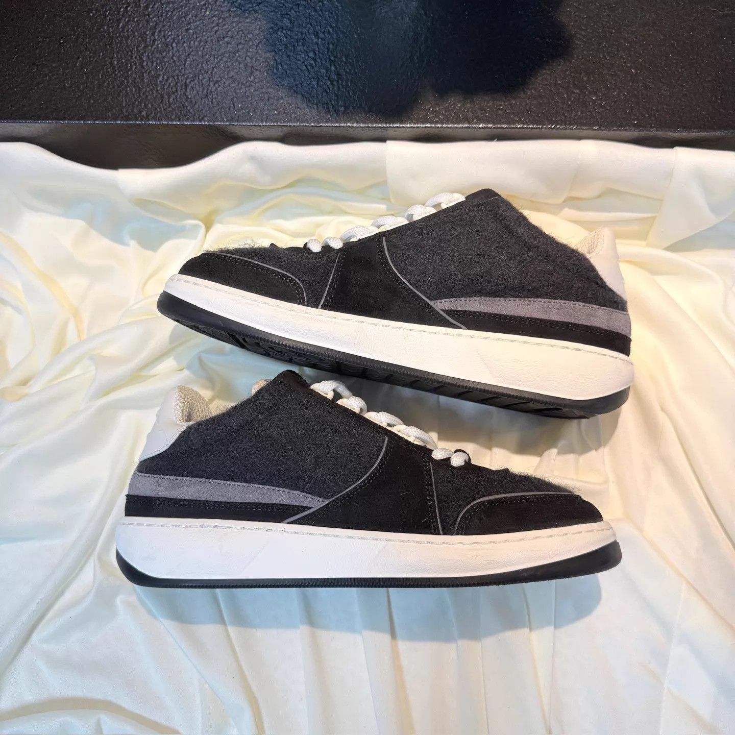 Chanel CHANEL 24B B&W CC Panda Sneakers 36 99% nh3165 Size US 5.5 / IT 35.5 - 4 Thumbnail