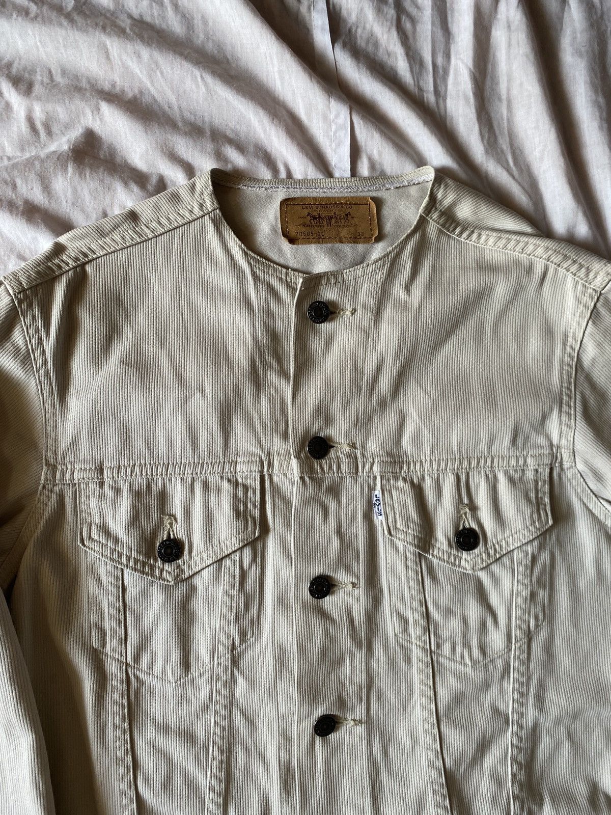 Levi's × Vintage vintage levi’s corduroy trucker jacket Size M / US 6-8 / IT 42-44 - 4 Thumbnail