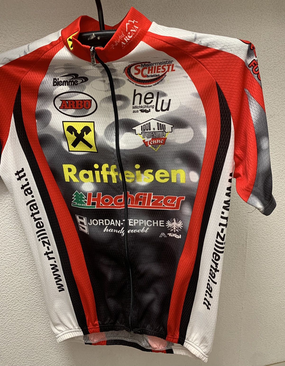 Bicycle Bicycle jersey raiffeisen red t-shirt Xl radteam Size US XL / EU 56 / 4 - 3 Thumbnail