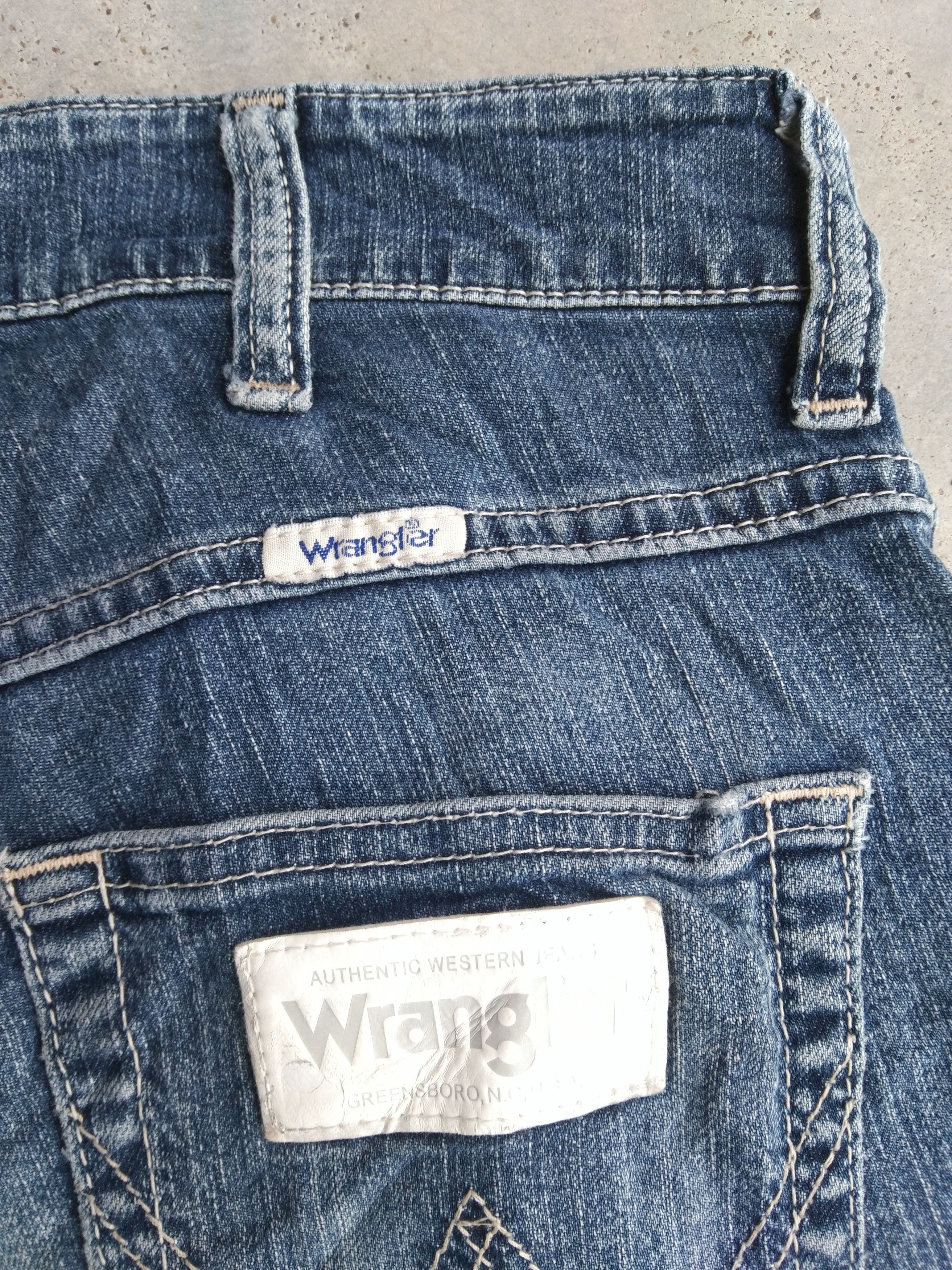 Wrangler Vintage Faded Blue Wrangler Distressed Jeans 29x28 Size US 29 - 3 Thumbnail