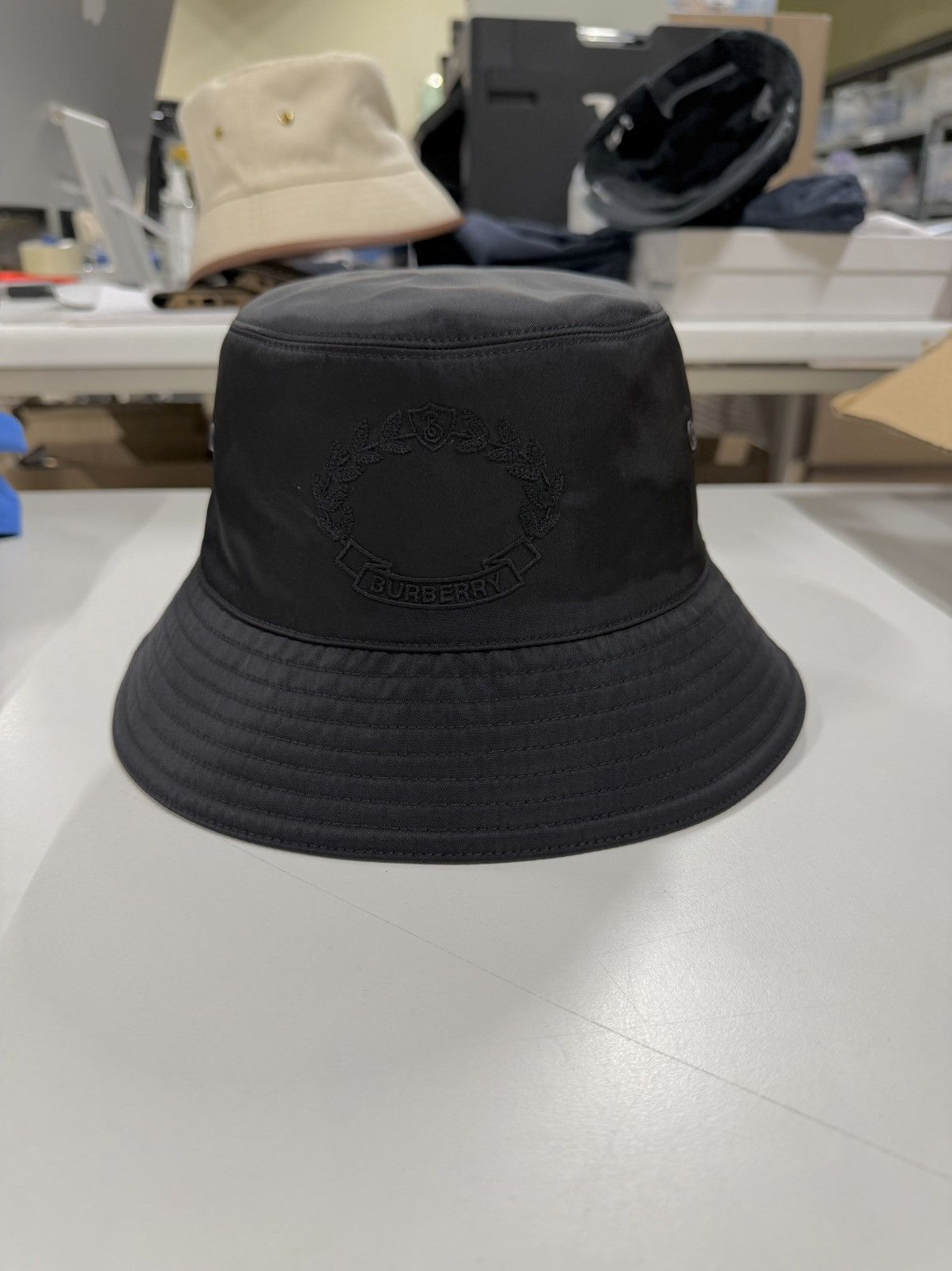 Burberry Burberry Logo Crest Bucket Hat NEW 500$ M Size ONE SIZE - 1 Thumbnail