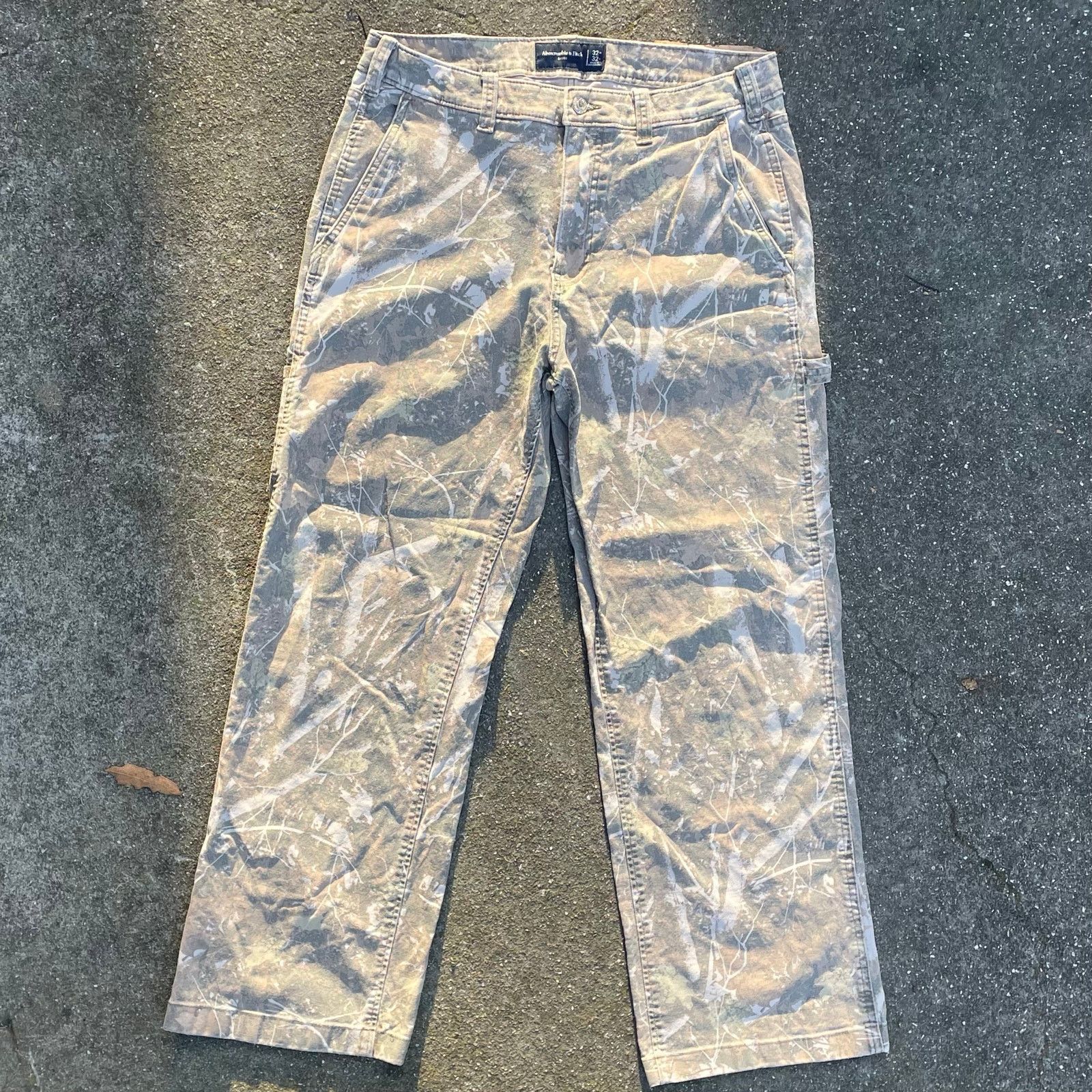 Abercrombie & Fitch Abercrombie and Fitch Baggy Workwear camo pants size 32x32 Size US 32 / EU 48 - 1 Thumbnail