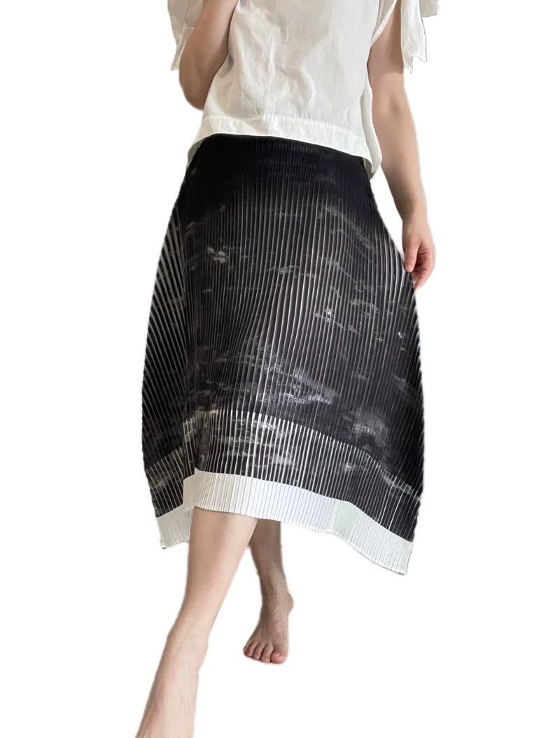 Issey Miyake Issey Miyake size:2 Black main line ink-wash half skirt Size 31" - 1 Thumbnail