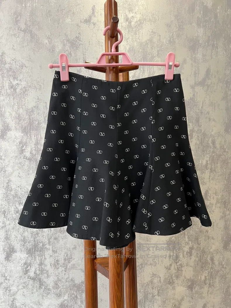 Valentino Valentino Black skirt Size XS / US 0-2 / IT 36-38 - 1 Thumbnail