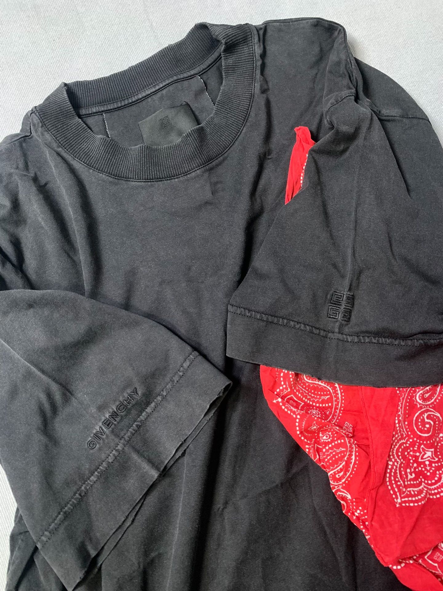 Givenchy Givenchy Bandana Distressed Short-Sleeve Tee Size US S / EU 44-46 / 1 - 1 Thumbnail