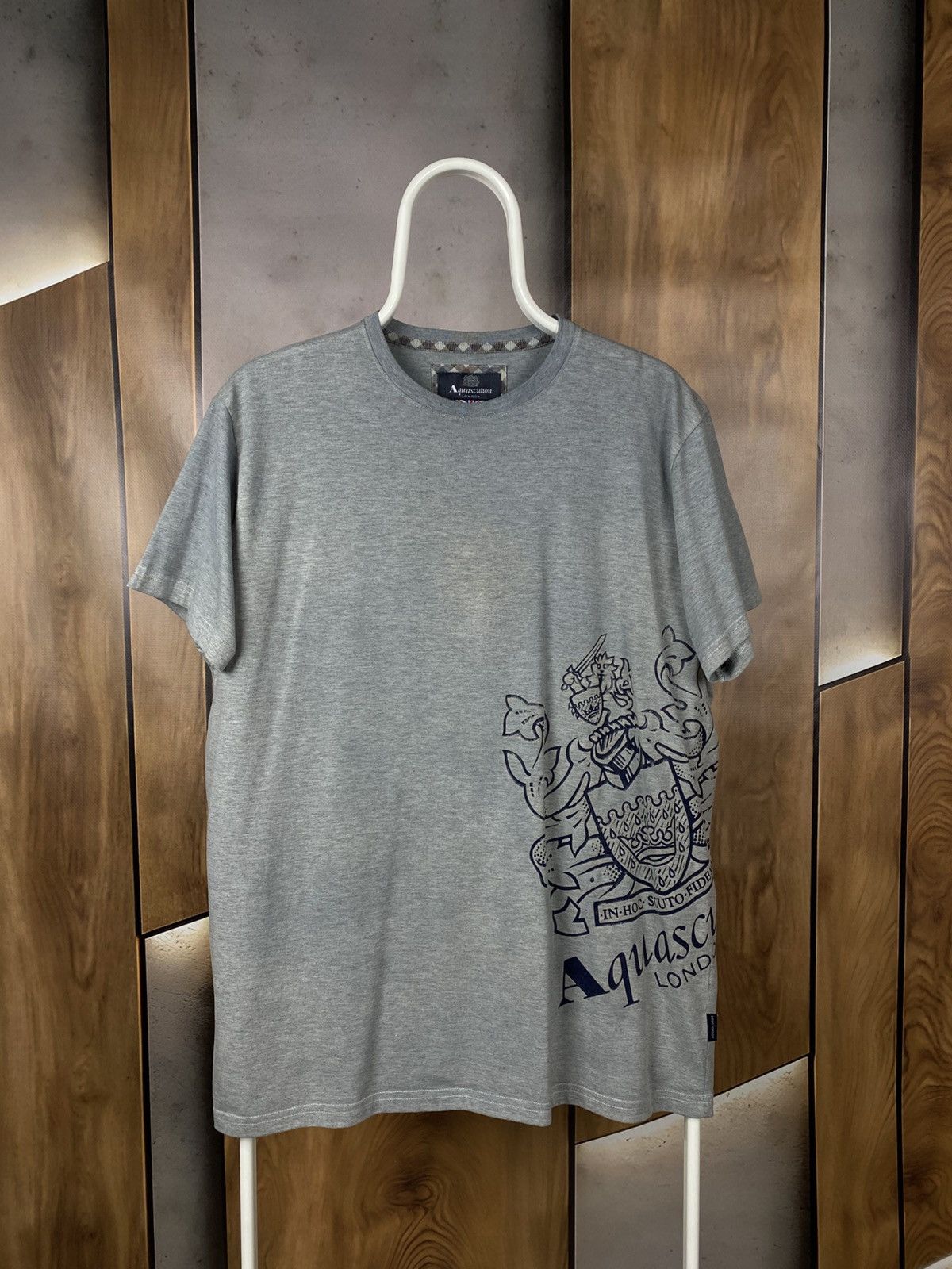 Aquascutum 🛡️T-Shirt Aquascutum Of London United Kingdom Big Logo Tee🛡️ Size US XL / EU 56 / 4 - 1 Thumbnail