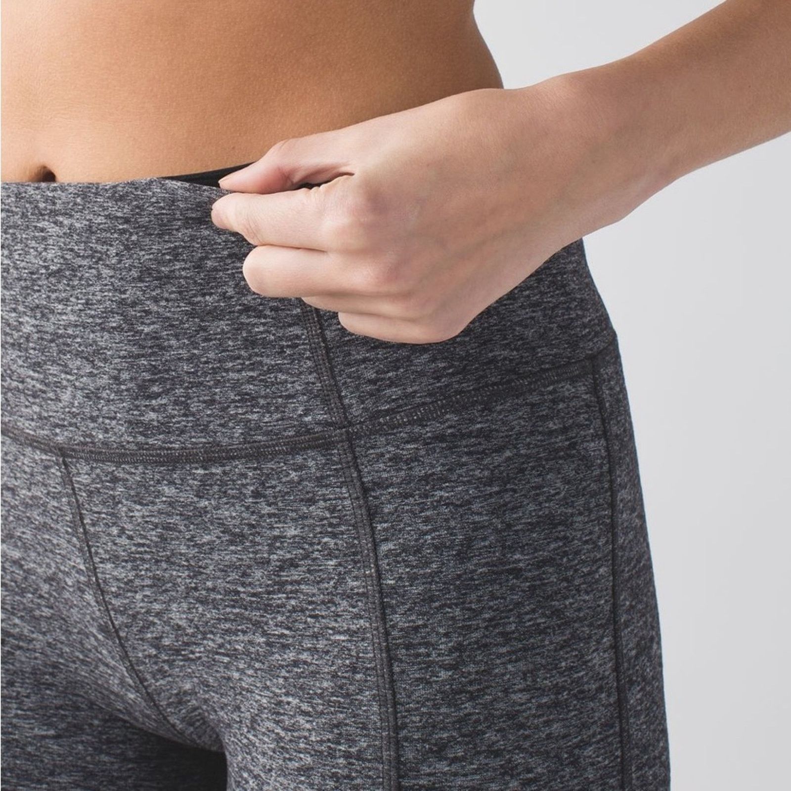 Lululemon Lululemon Run Turn Around Tight Women’s 4 Heathered Black Size 27" / US 4 / IT 40 - 4 Thumbnail