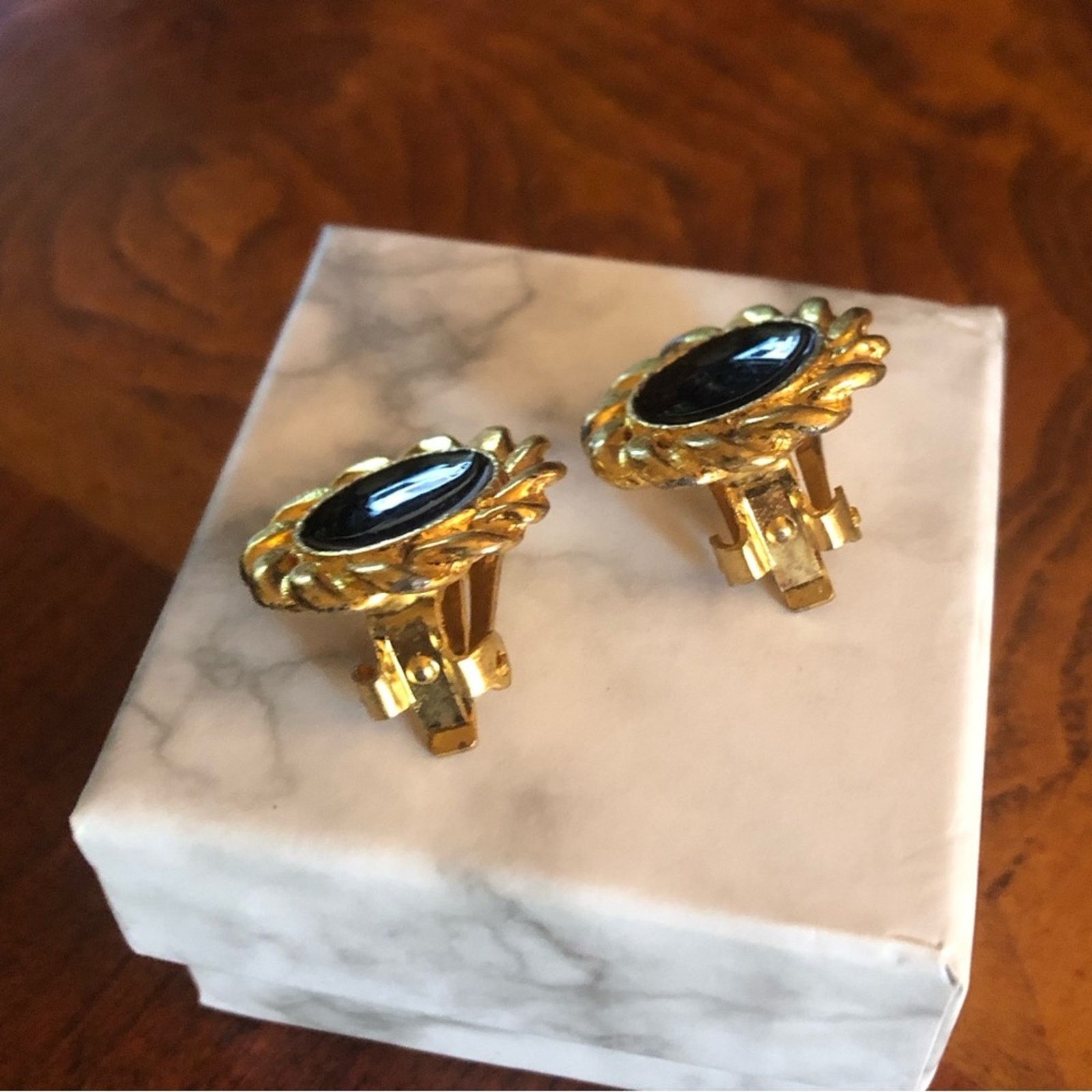 Vintage Vintage 70s black enamel gold plated clip on earrings Size ONE SIZE - 3 Thumbnail