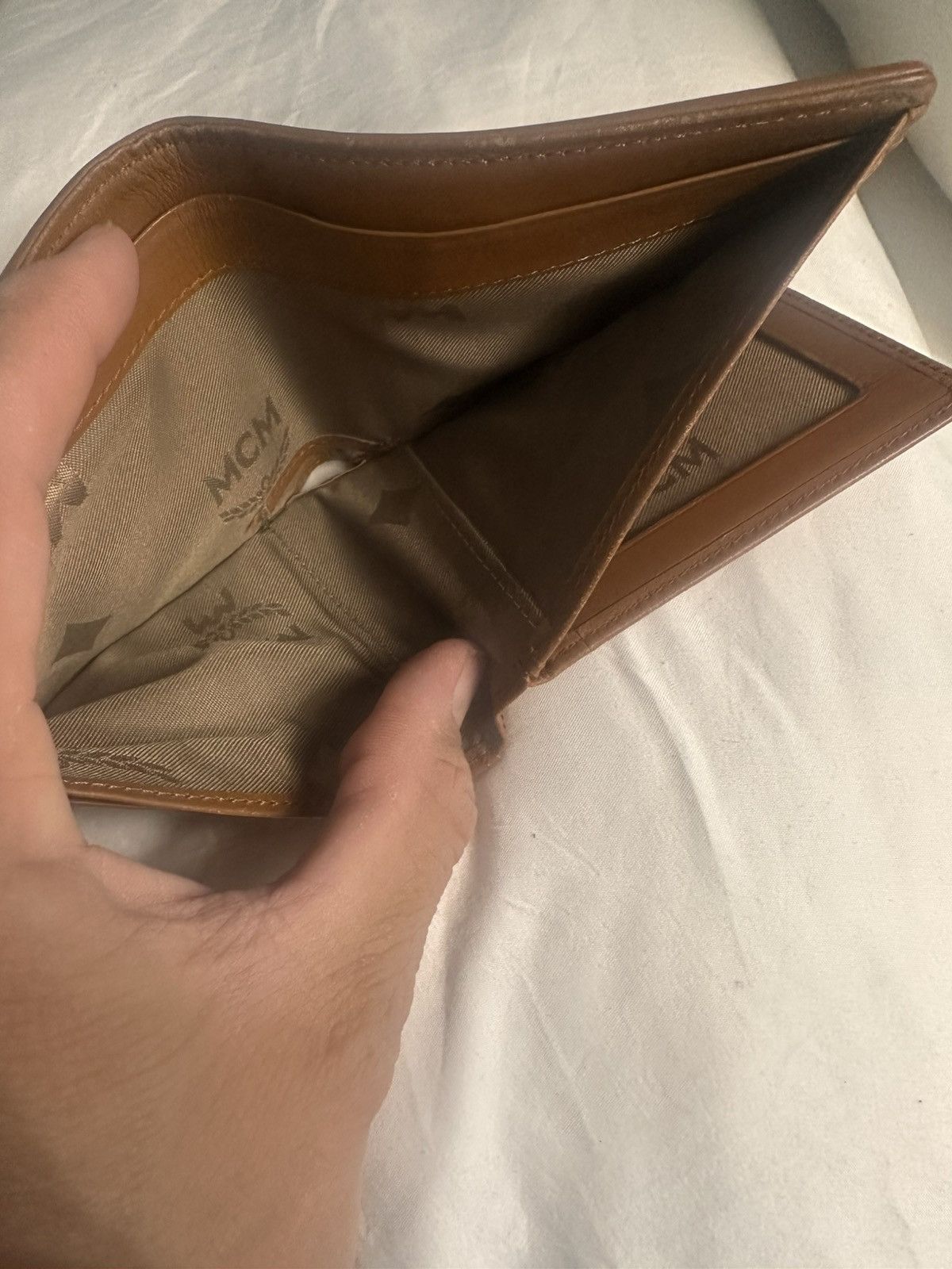 MCM Mcm bifold wallet. Light used really nice condition Size ONE SIZE - 3 Thumbnail