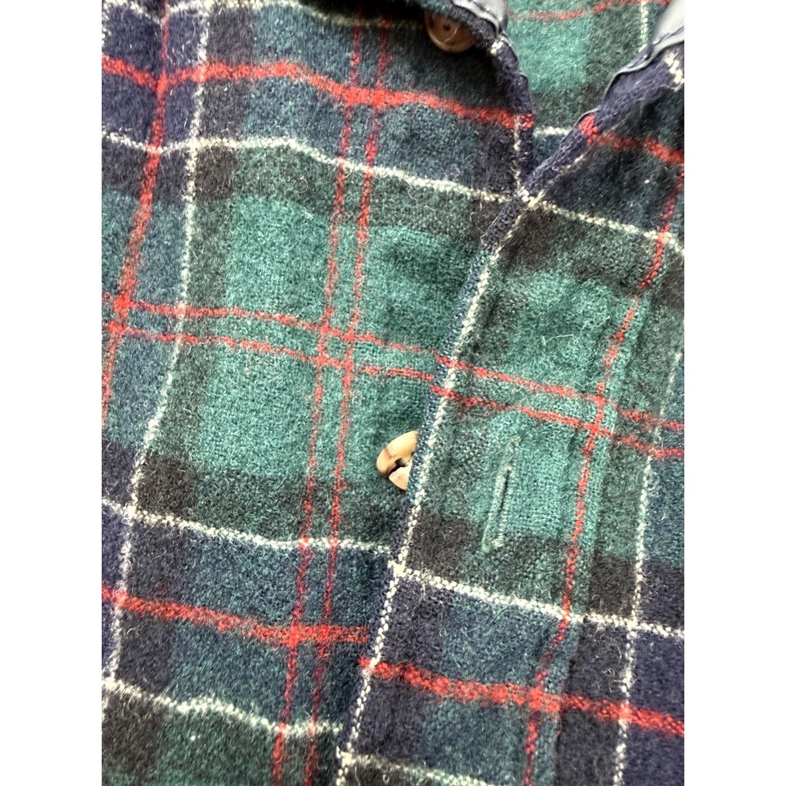 Pendleton VINTAGE Pendleton Shirt Mens Large Green Wool Plaid Quilted Shirt Jac USA 90s Mens Large Green Wool Plaid Quilted Shirt Jacket USA 90s Size US L / EU 52-54 / 3 - 6 Thumbnail