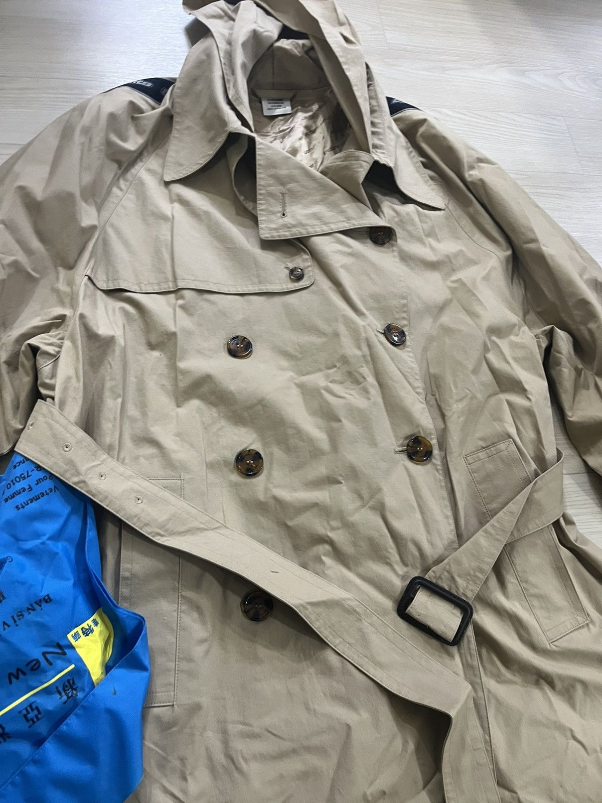 Vetements S Vetements back logo Tape logo oversized trench coat Size US S / EU 44-46 / 1 - 4 Thumbnail