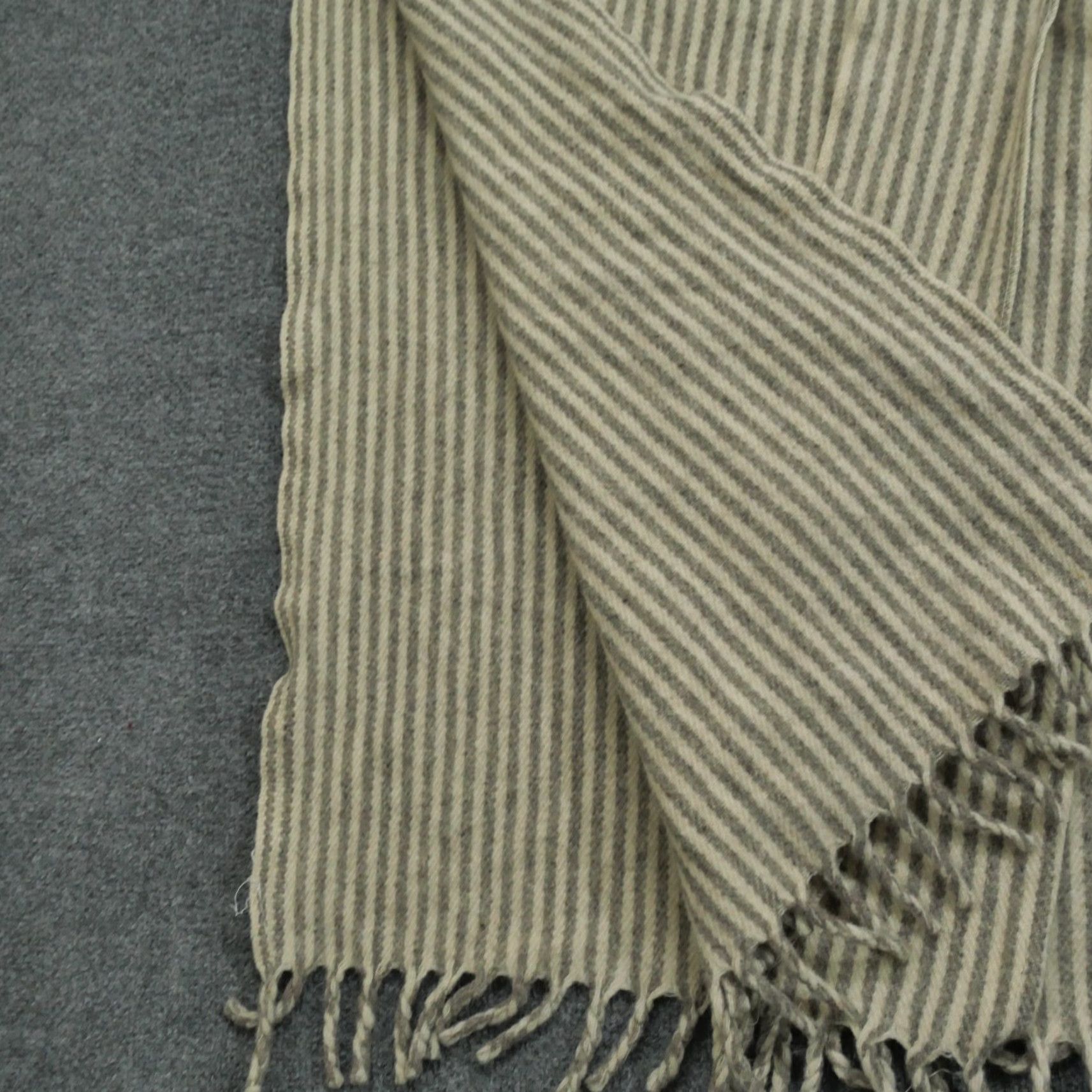 Vintage Artesanias Poncho Womens Adult Grey Tan Built In Scarf Wool Made In Mexico FR Size ONE SIZE - 5 Thumbnail