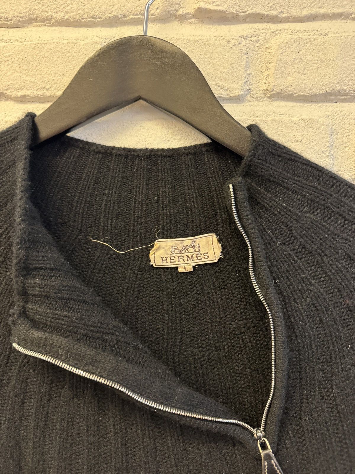 Hermes Hermes 100% cashmere knit with leather pull tab Size US L / EU 52-54 / 3 - 6 Thumbnail