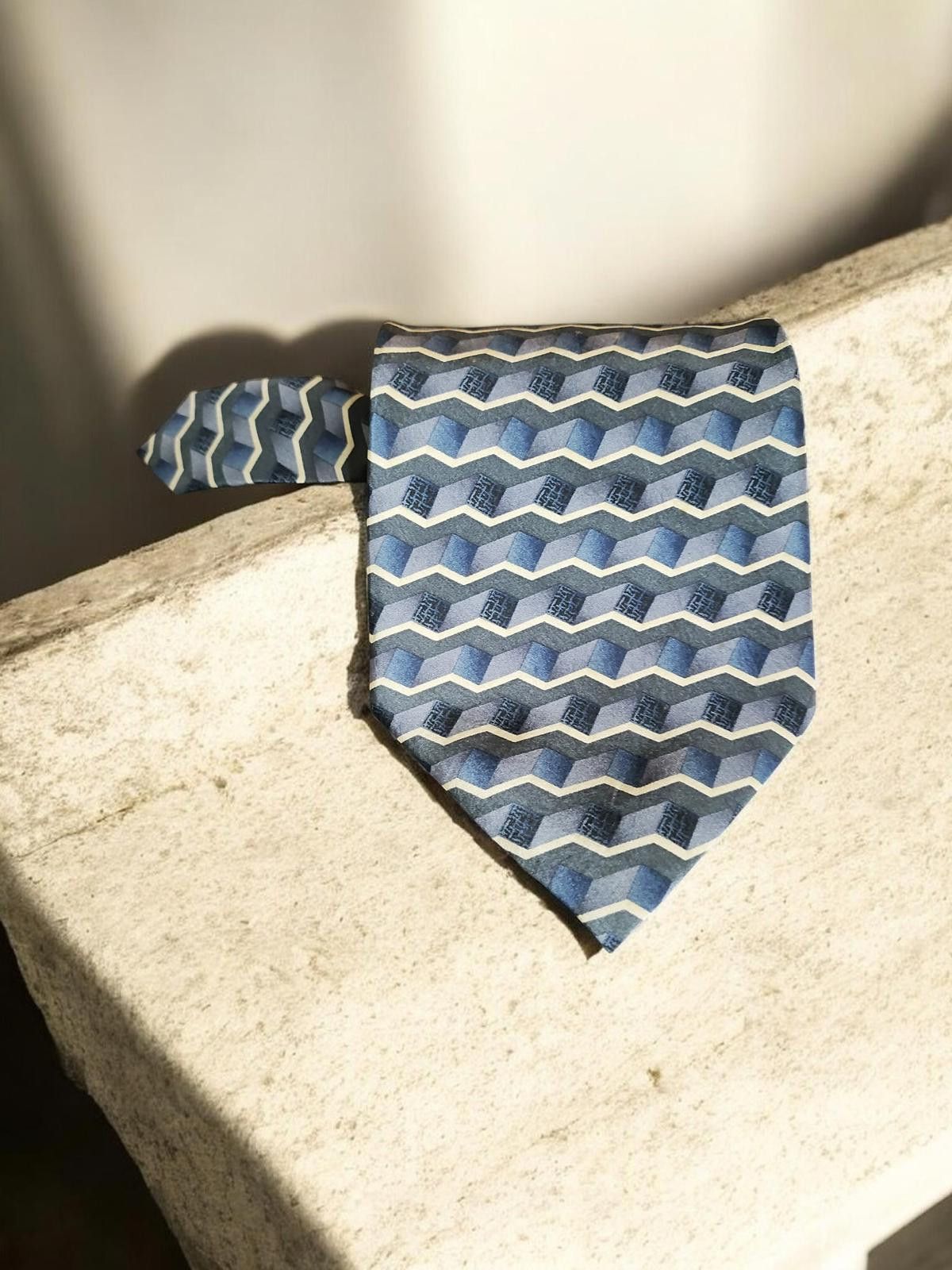 Van Heusen Van Heusen 100% Imported Silk Tie with Geometric Pattern Size ONE SIZE - 3 Thumbnail