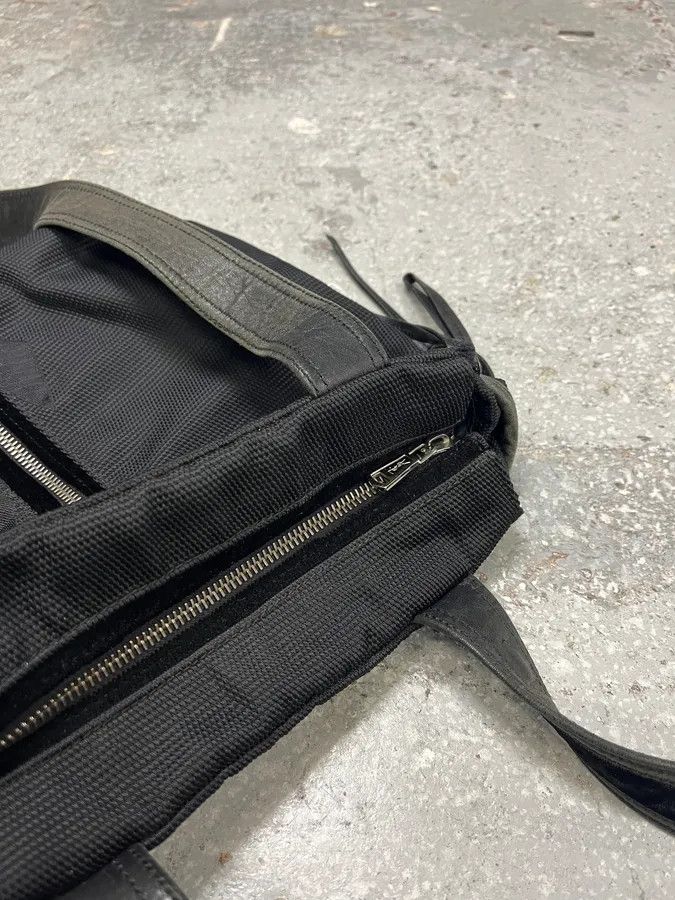 Yves Saint Laurent 2000s Yves Saint Laurent Zip Black Handle Bag Size ONE SIZE - 8 Thumbnail
