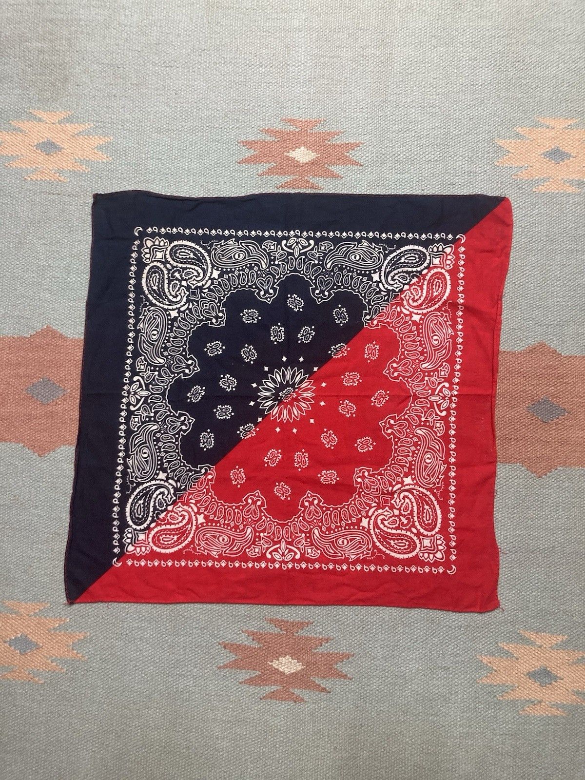 Vintage Vintage bandana paisley print red blue split 2 tone cotton Size ONE SIZE - 1 Thumbnail