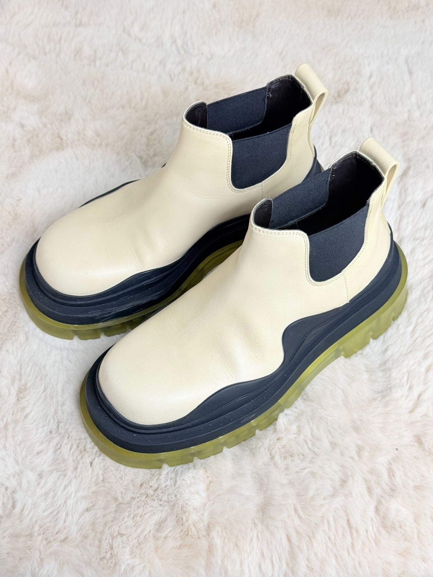 Bottega Veneta Bottega Veneta White Boots us_6 Women Size US 6 / IT 36 - 1 Thumbnail