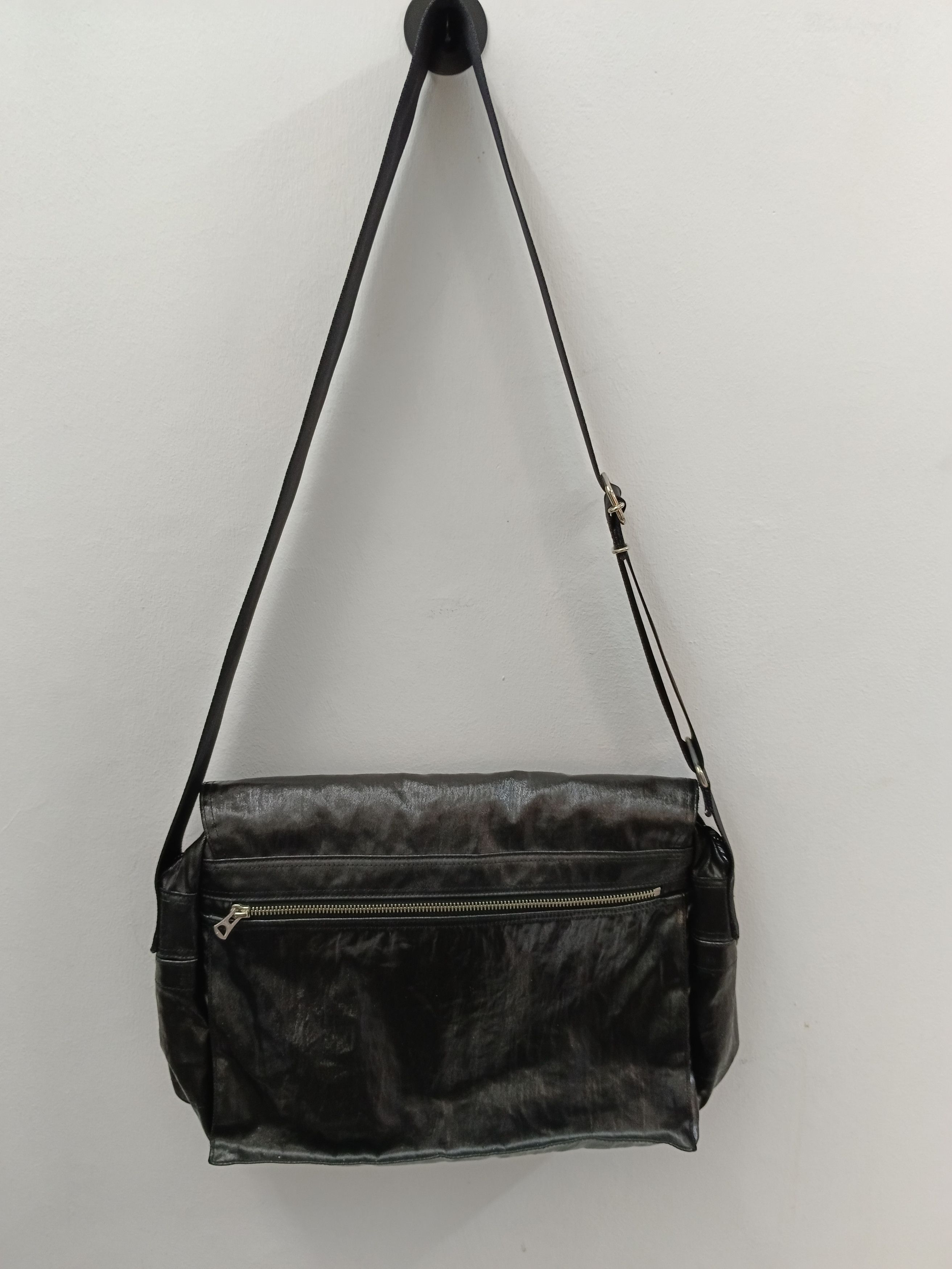 Porter Porter Yoshida SHINE Series PVC Coating Messenger Bag Size ONE SIZE - 3 Thumbnail