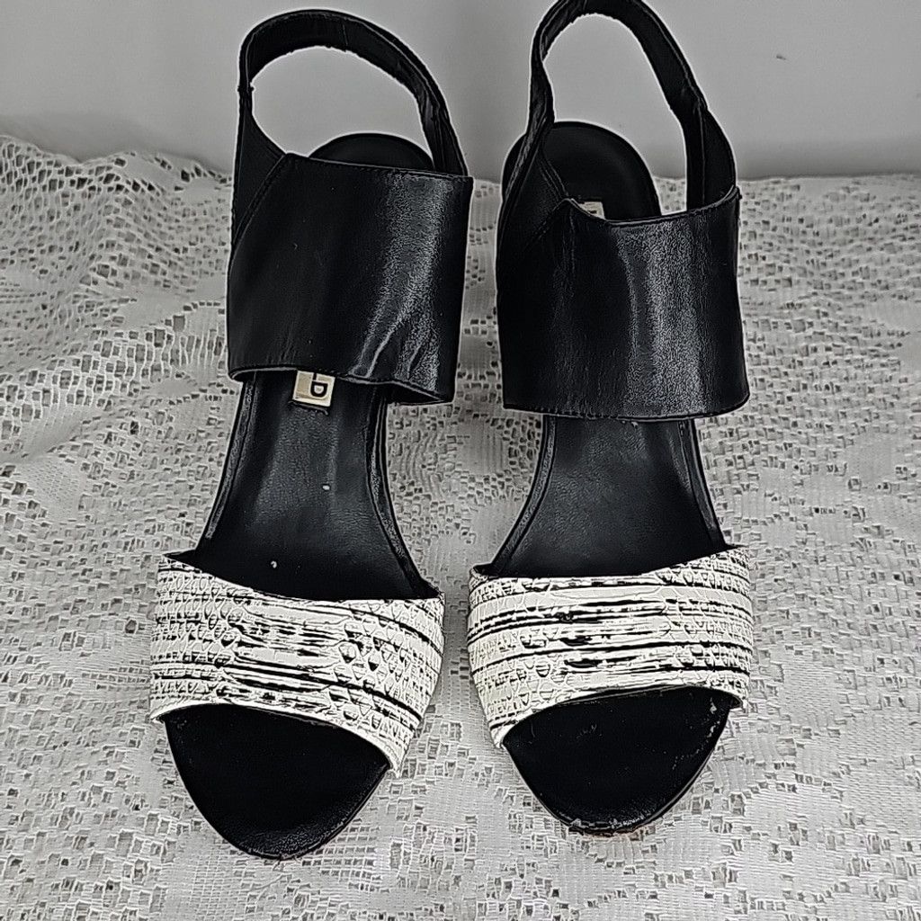 Karl Lagerfeld Karl Lagerfeld Paris ankle strap open toe black heels sz 8 Size US 8 / IT 38 - 2 Thumbnail