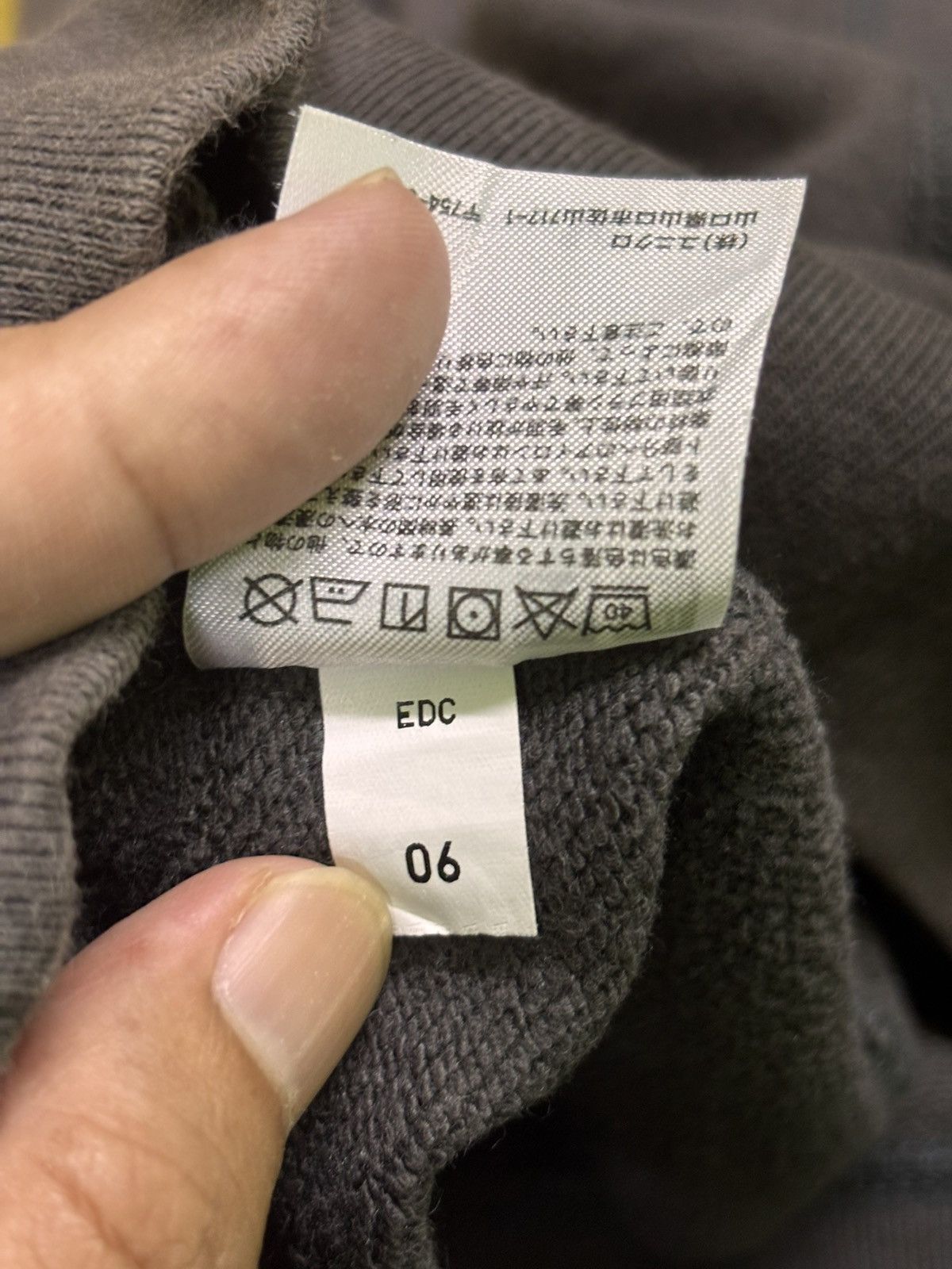 Disney × Uniqlo Disney x Uniqlo Sweatshirt Size US M / EU 48-50 / 2 - 14 Thumbnail
