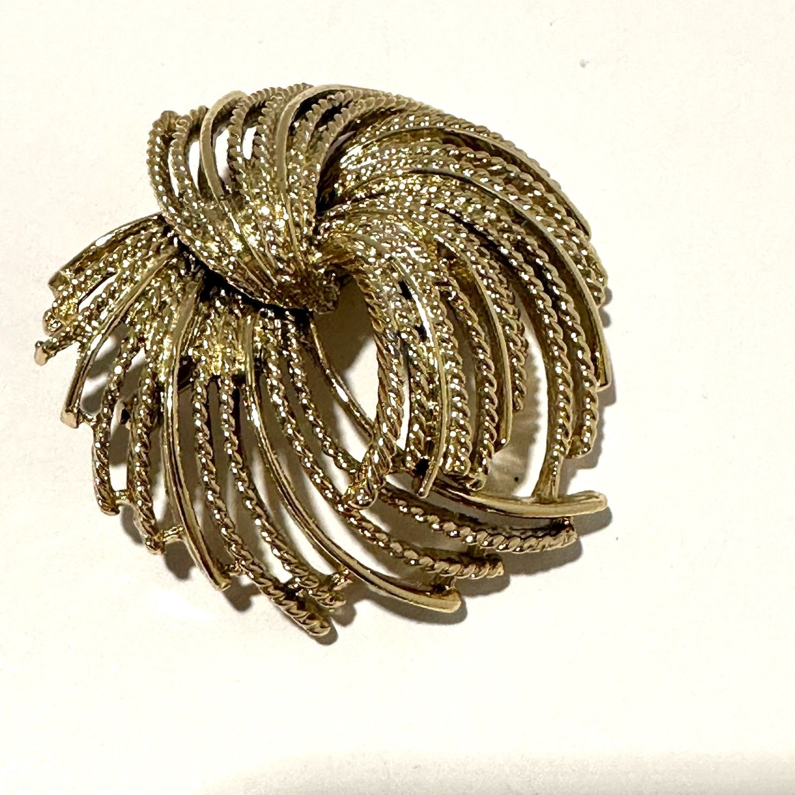 Vintage Vintage Flower Atomic Gold Tone Swirl Splash Brooch Costume Size ONE SIZE - 1 Thumbnail