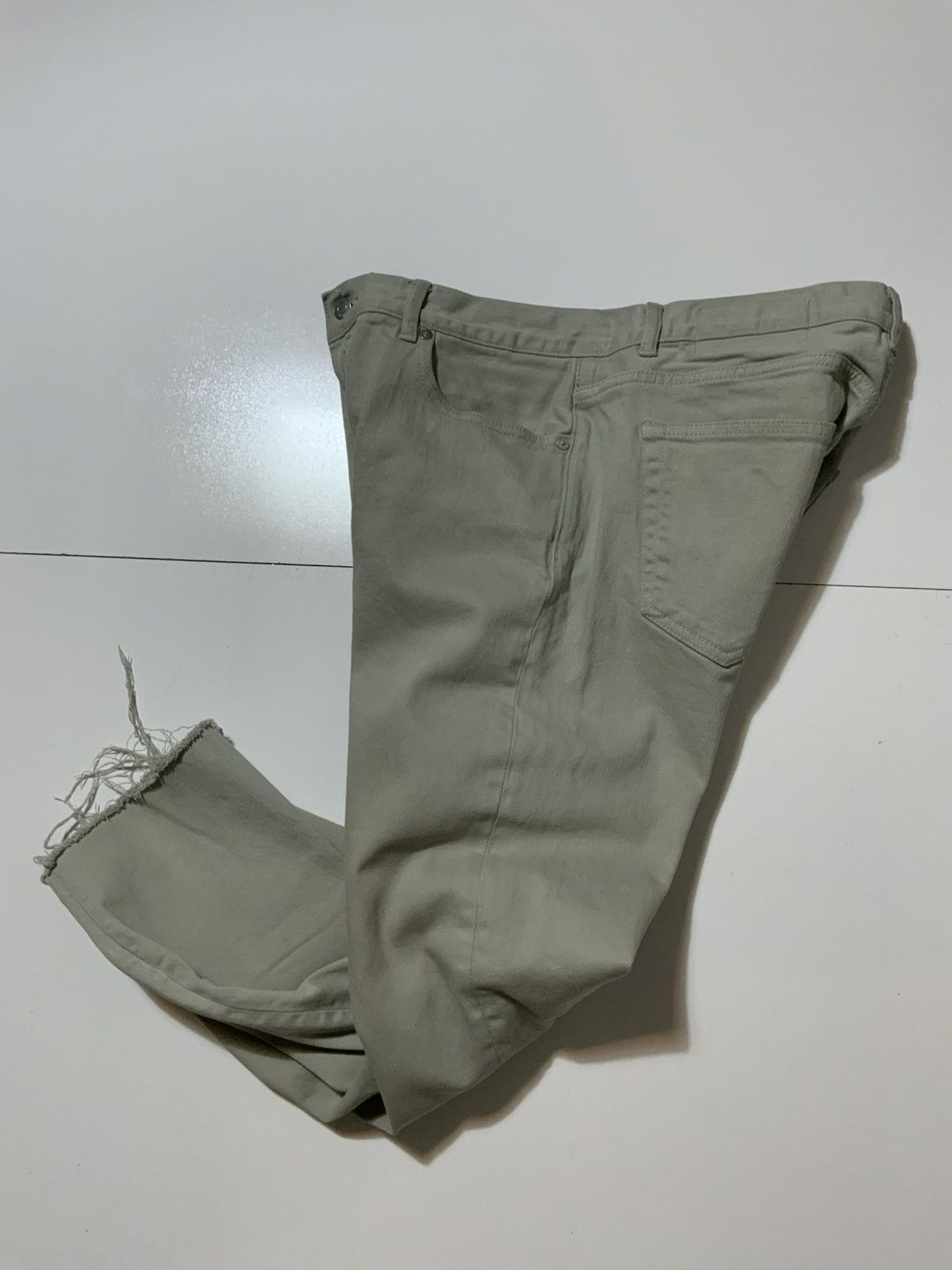 Zara Zara Man Slim Cropped Pant Raw Edge Distressed Denim Jeans Size US 32 / EU 48 - 2 Thumbnail