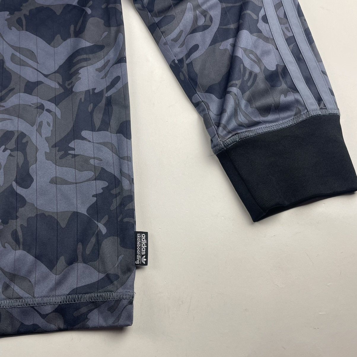 Adidas Adidas Originals MHAK Jersey Shirt Mens XL Skateboard Camo Size US XL / EU 56 / 4 - 2 Thumbnail